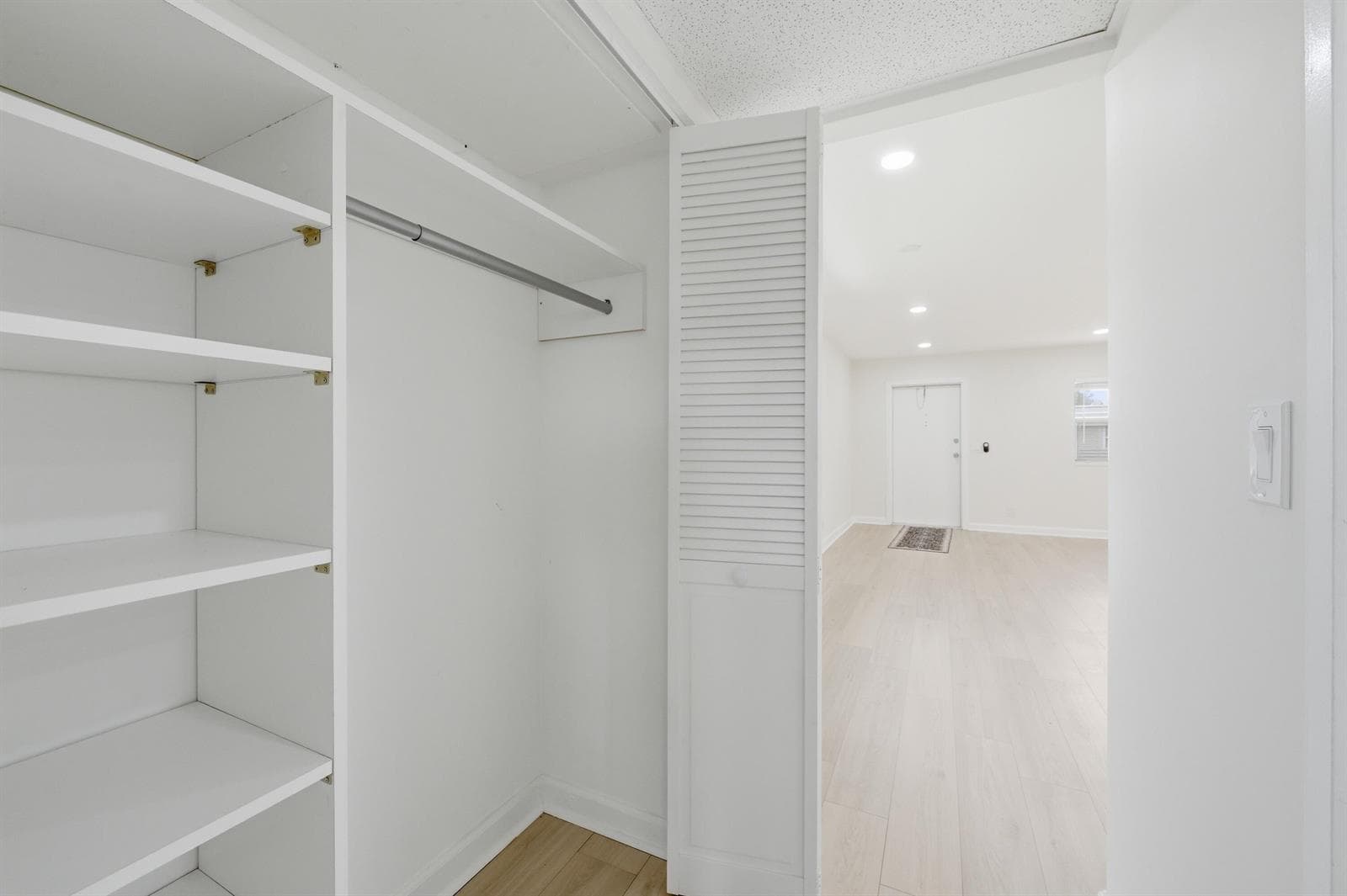 670 MONACO Court N photo 7
