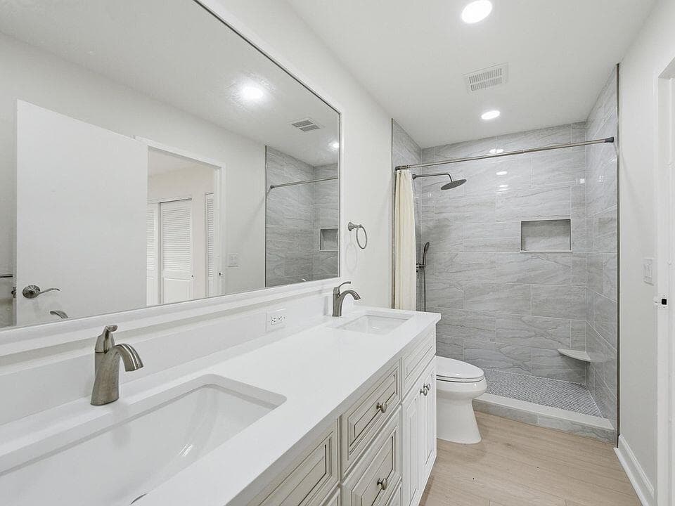 670 MONACO Court N photo 3