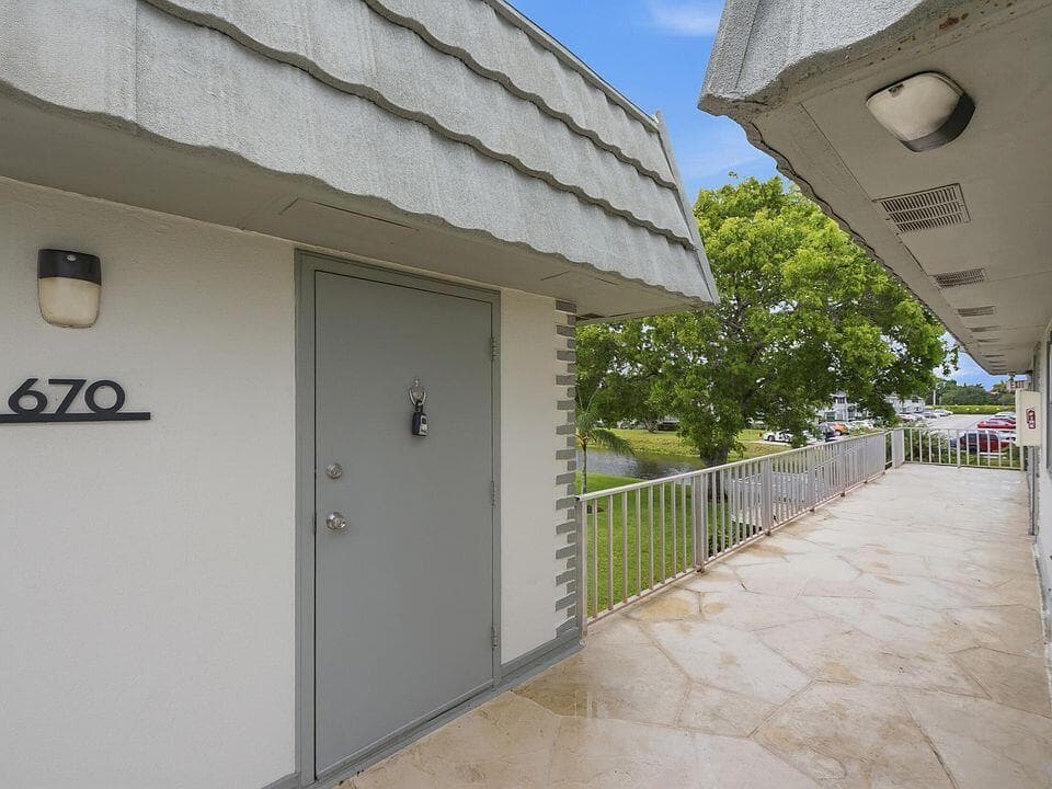 670 MONACO Court N photo 4