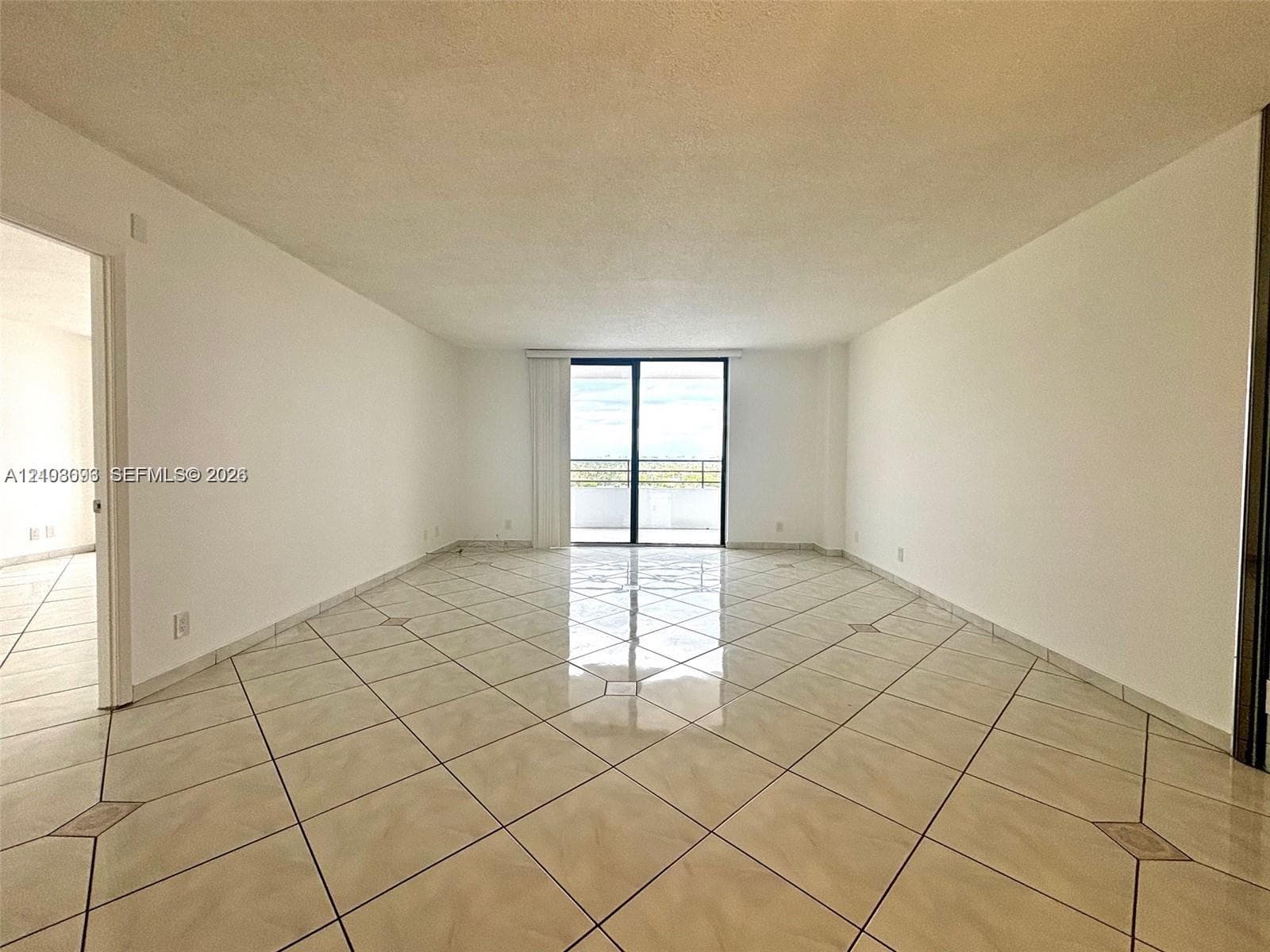 2500 Parkview Dr 1208 photo 6