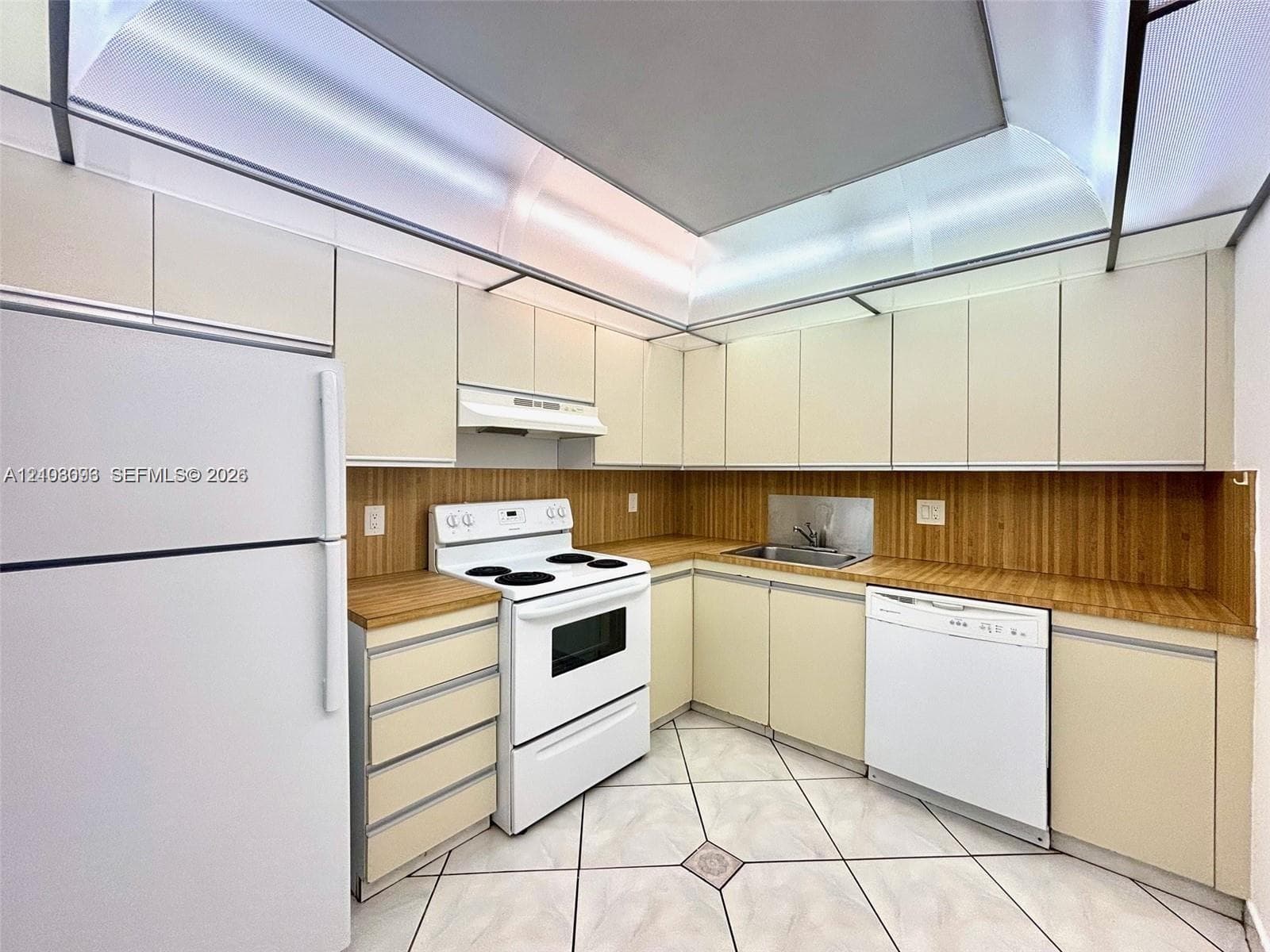 2500 Parkview Dr 1208 photo 9