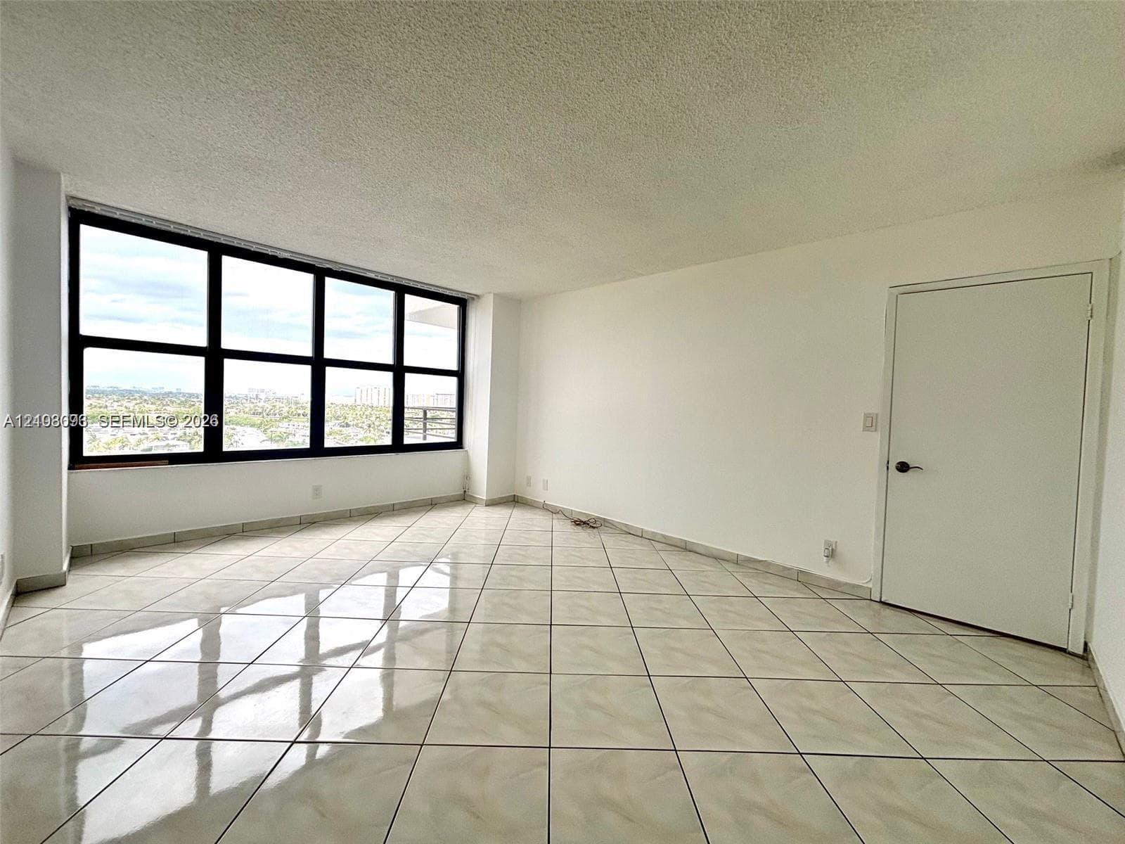 2500 Parkview Dr 1208 photo 8