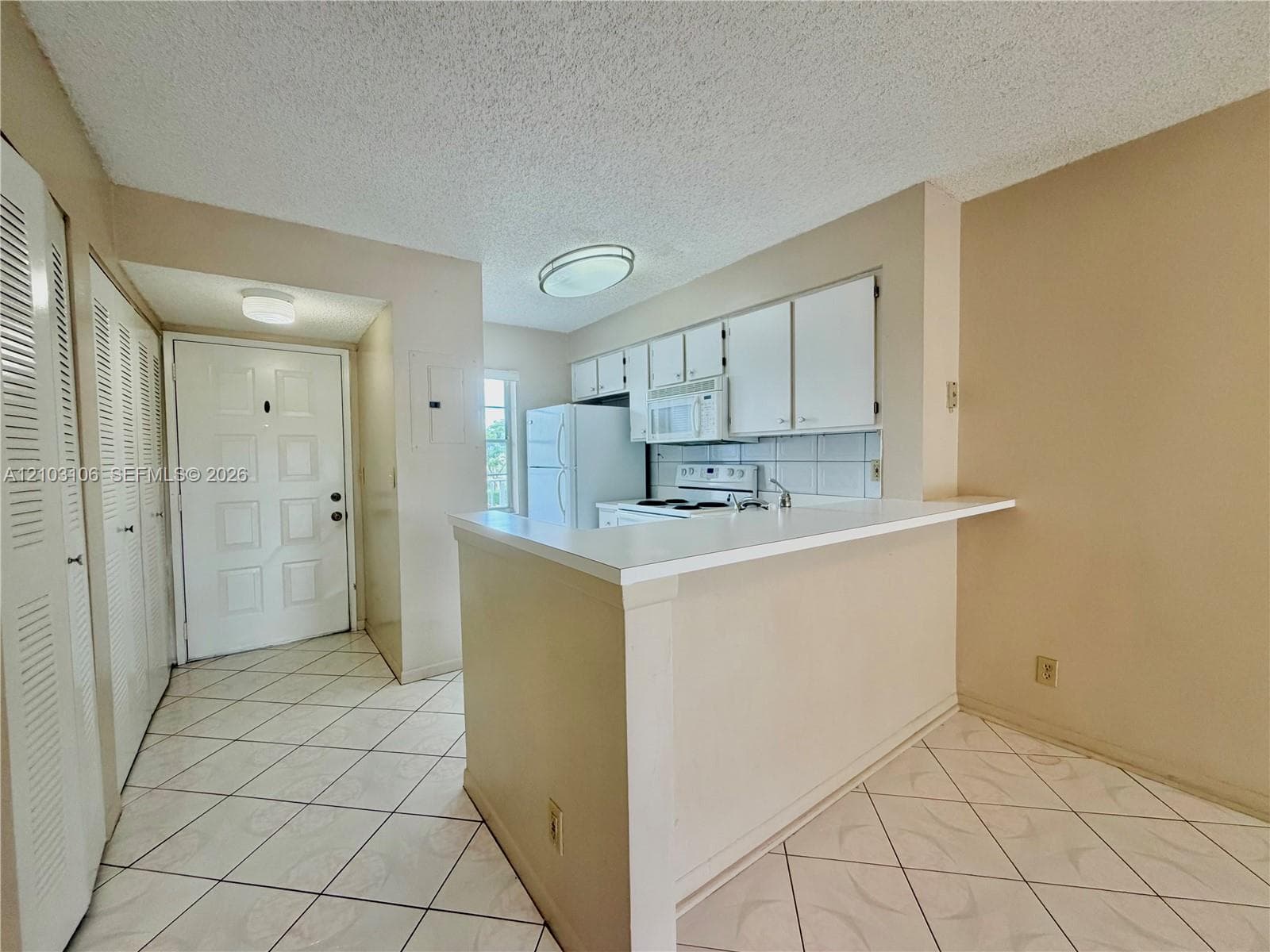 2230 N Cypress Bend Dr 308 photo 2