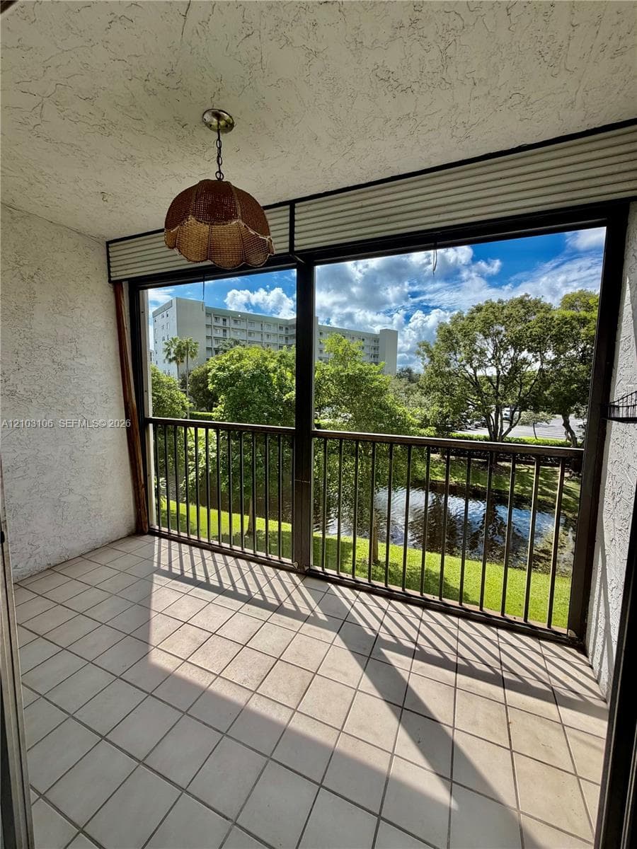 2230 N Cypress Bend Dr 308 photo 17