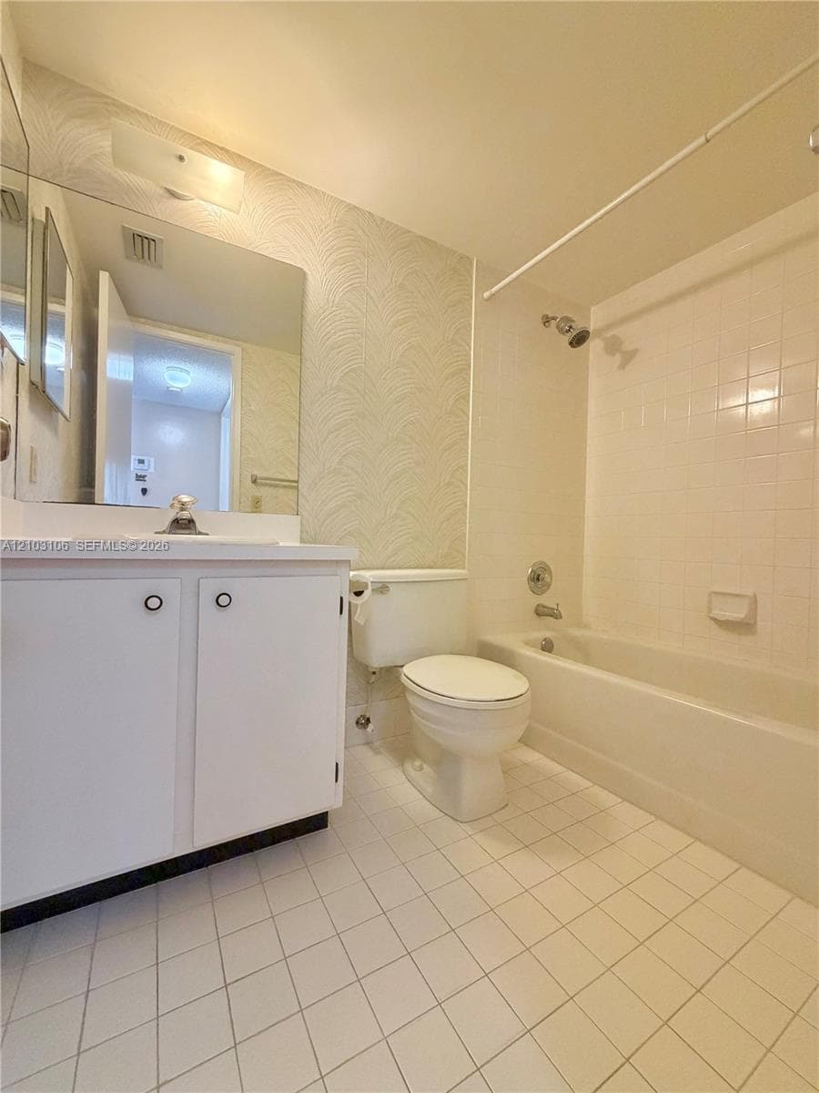 2230 N Cypress Bend Dr 308 photo 10