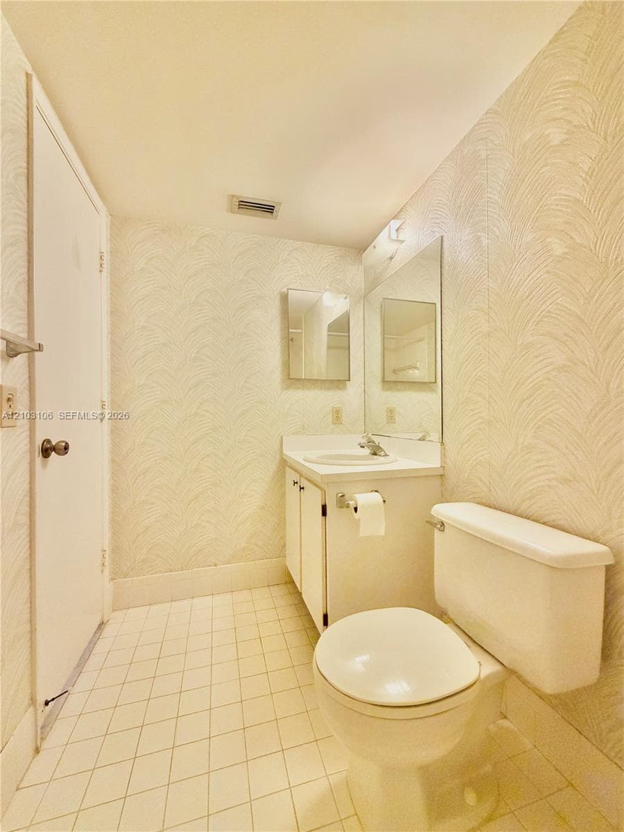 2230 N Cypress Bend Dr 308 photo 11
