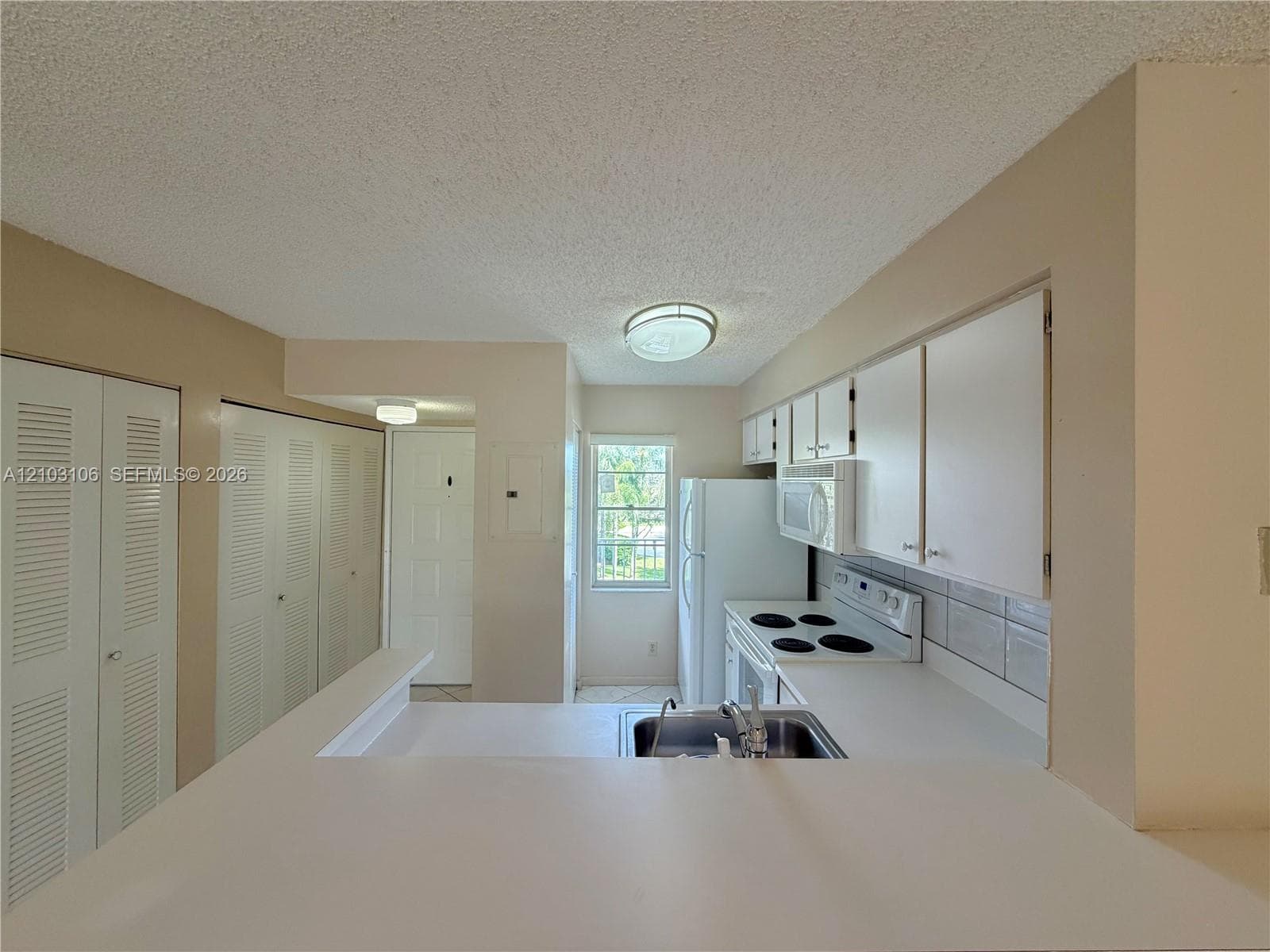 2230 N Cypress Bend Dr 308 photo 8