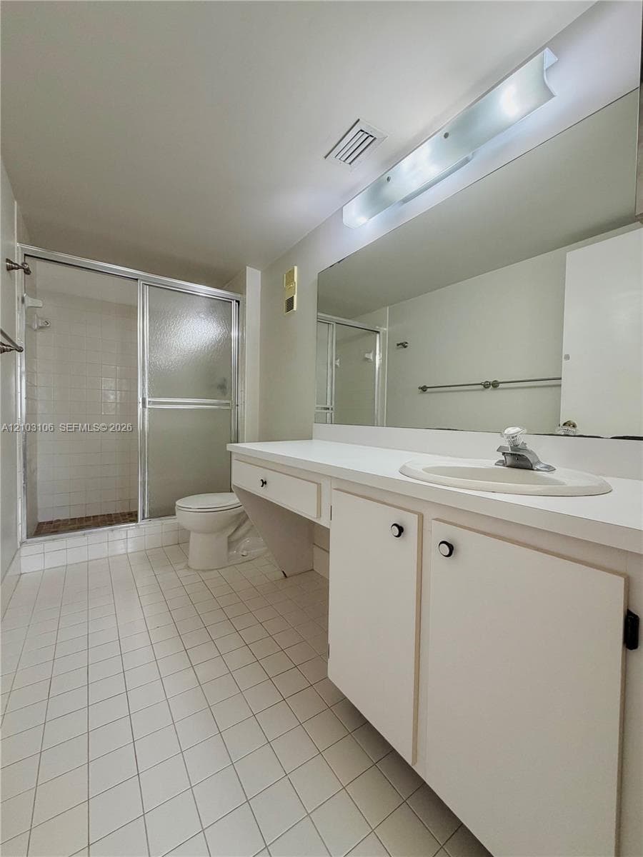 2230 N Cypress Bend Dr 308 photo 25