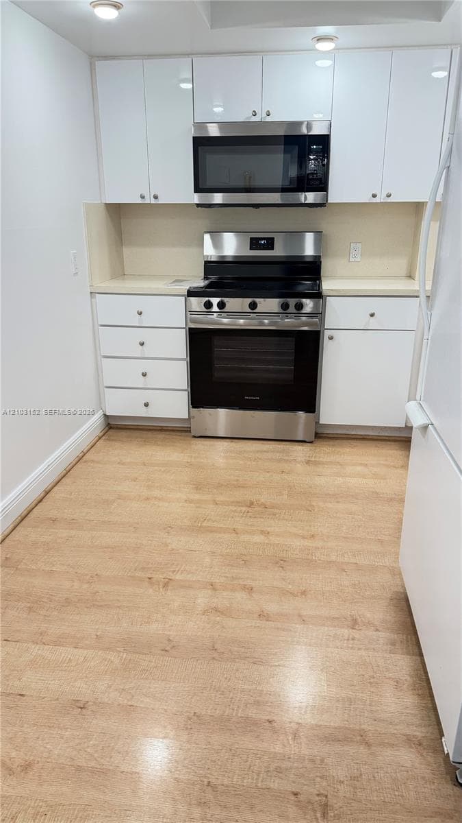 100 Bayview Dr 217 photo 23