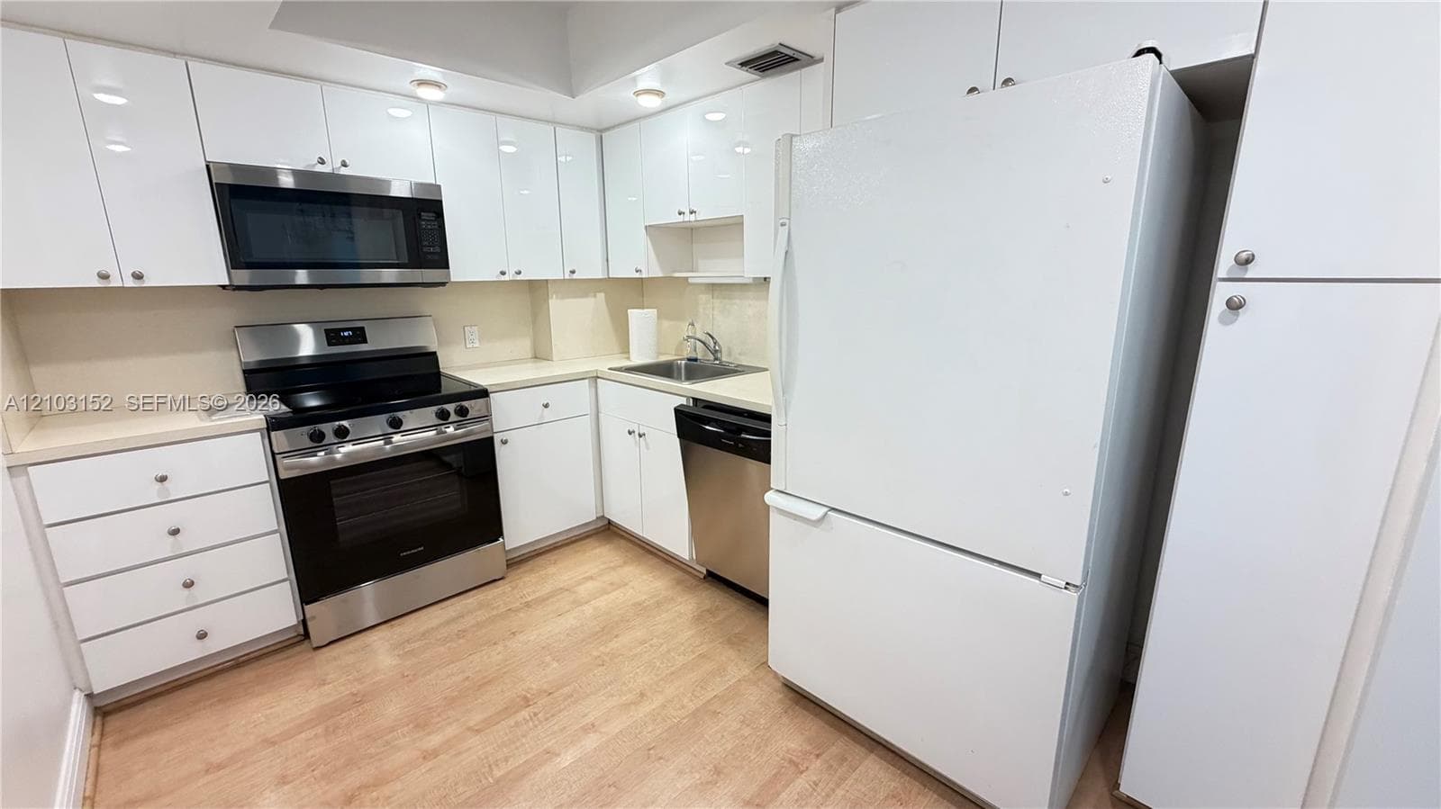 100 Bayview Dr 217 photo 22