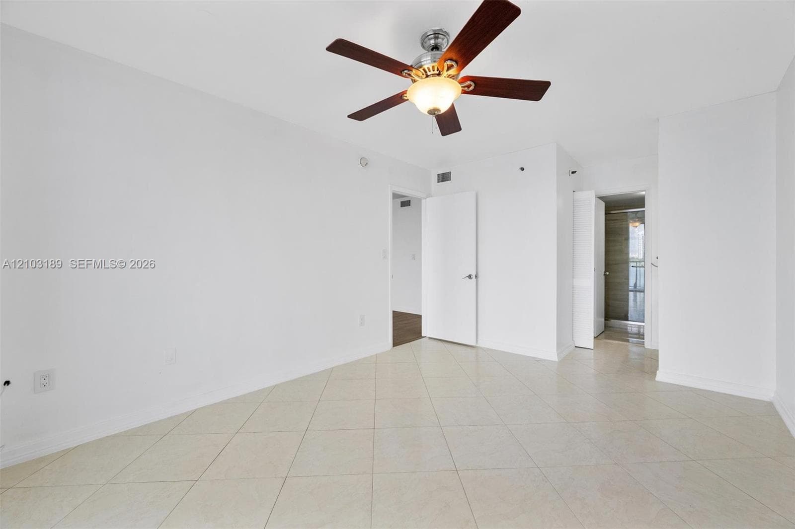 17878 N Bay Rd 404 photo 12