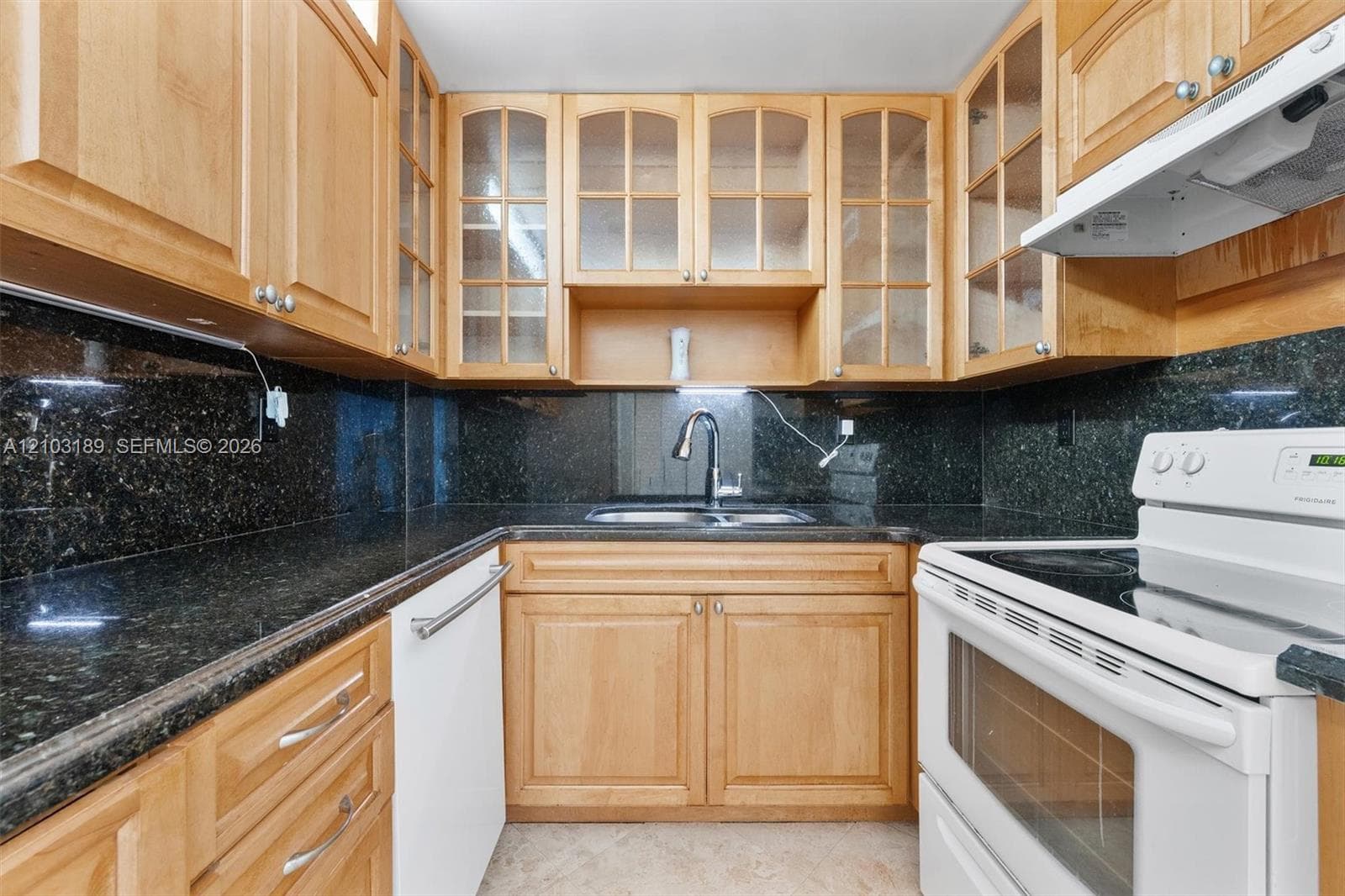 17878 N Bay Rd 404 photo 7