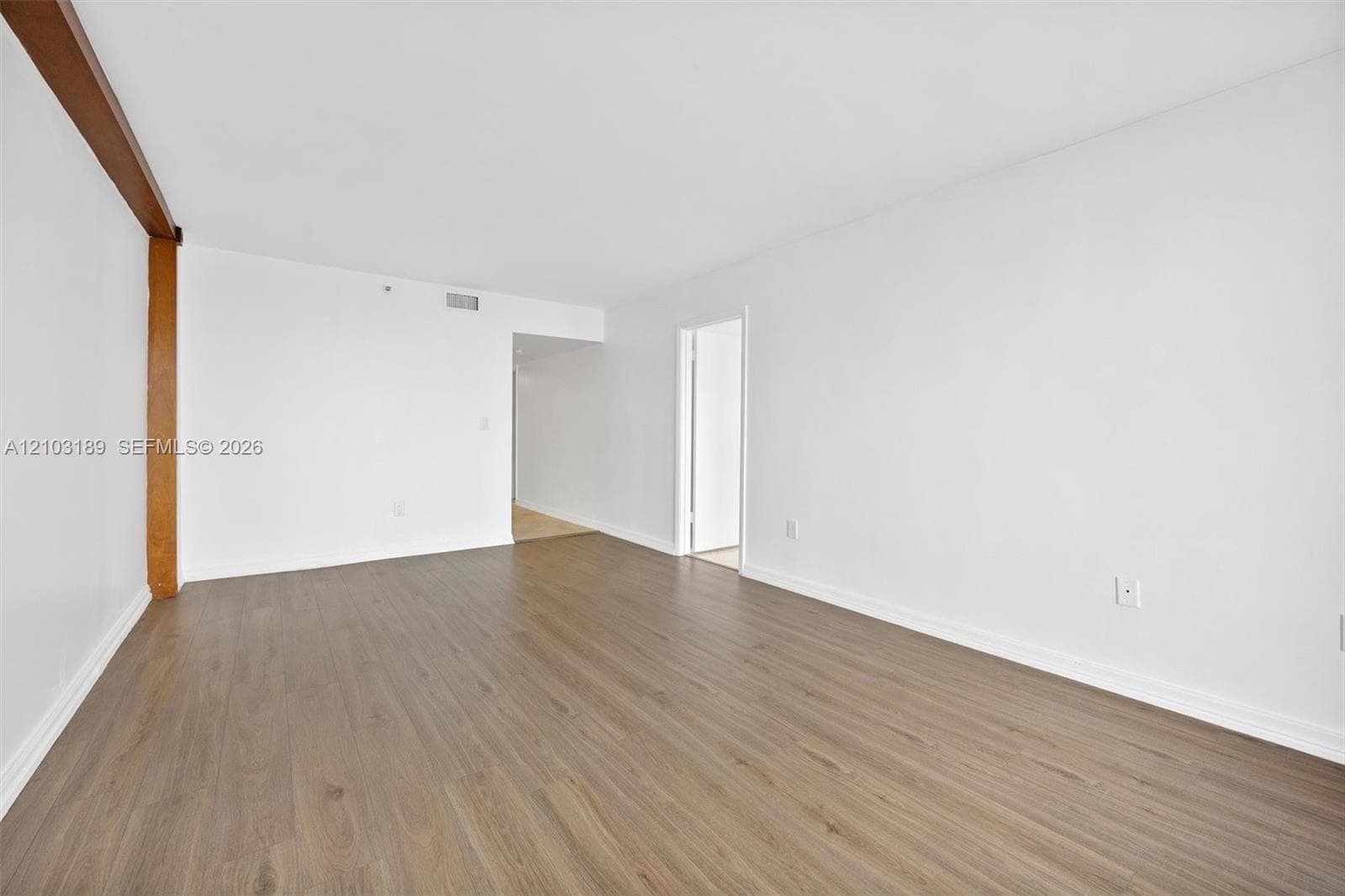 17878 N Bay Rd 404 photo 10