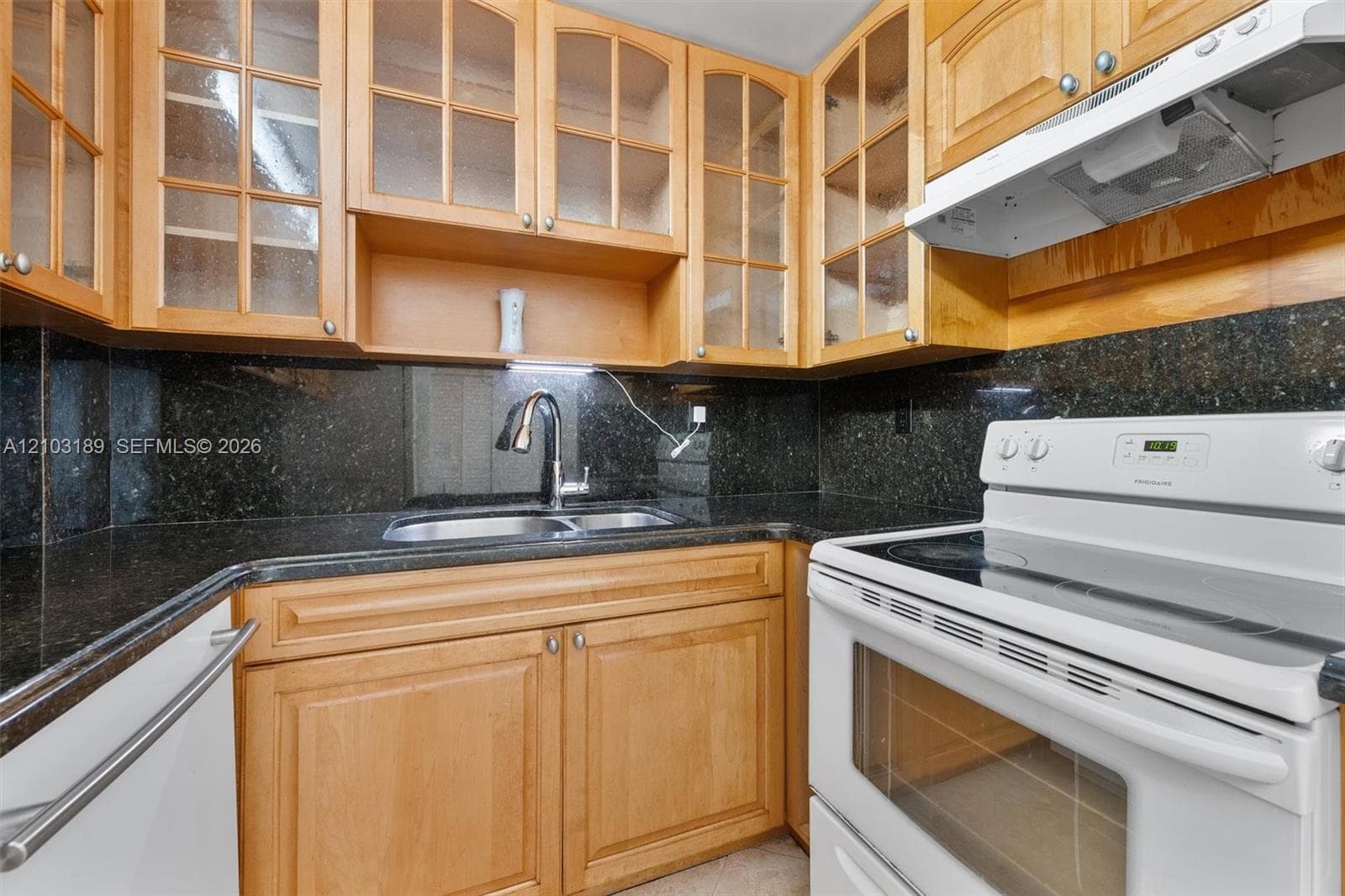 17878 N Bay Rd 404 photo 8