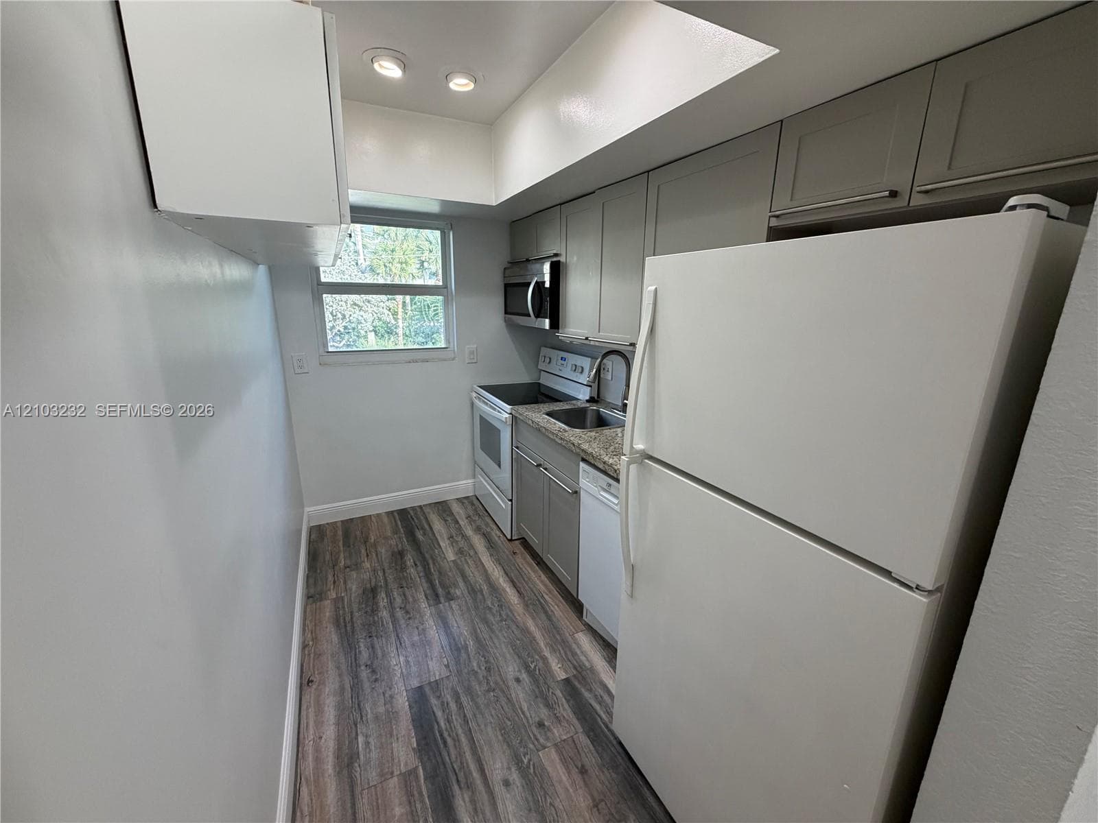 2815 NE 33rd Ave 205 photo 11