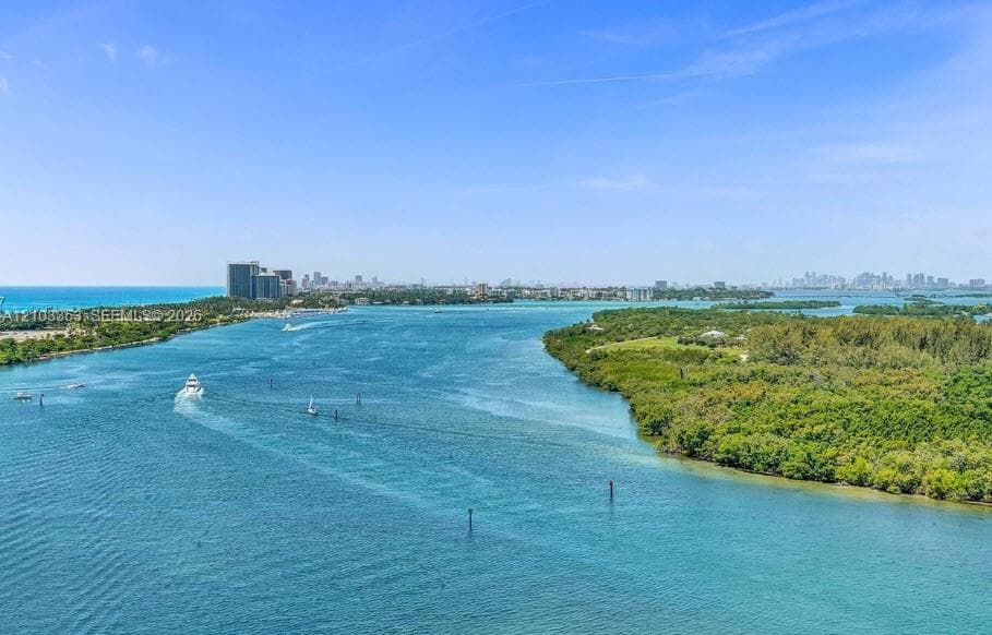 300 Bayview Dr 410 photo 11