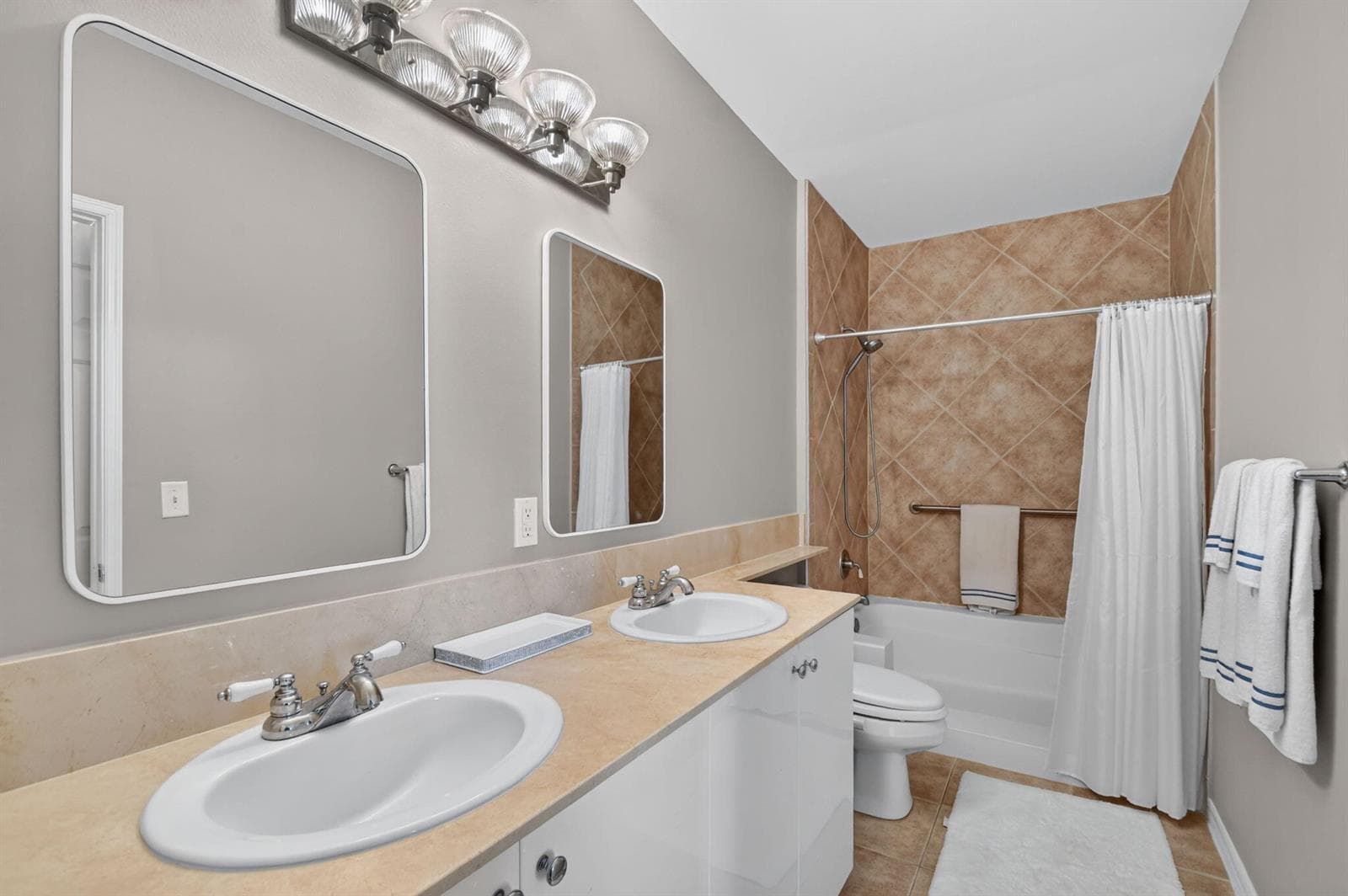 806 E Windward Way 108 photo 17