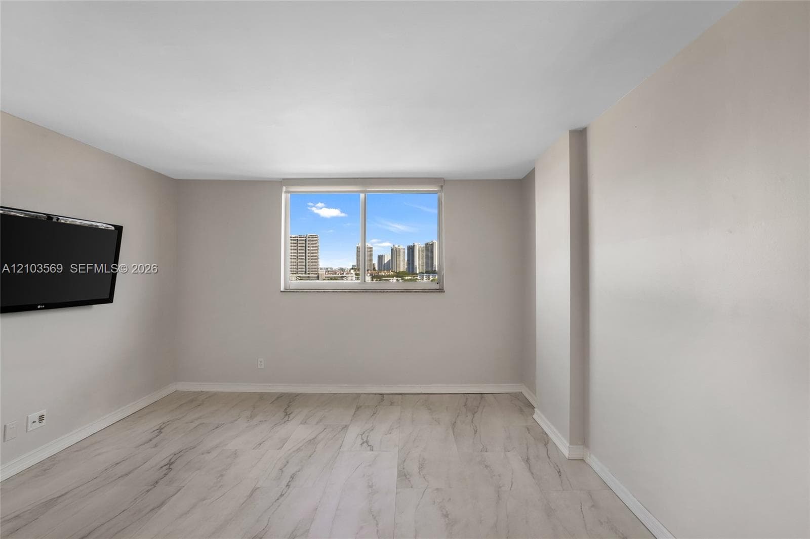 3703 NE 166th St 904 photo 23