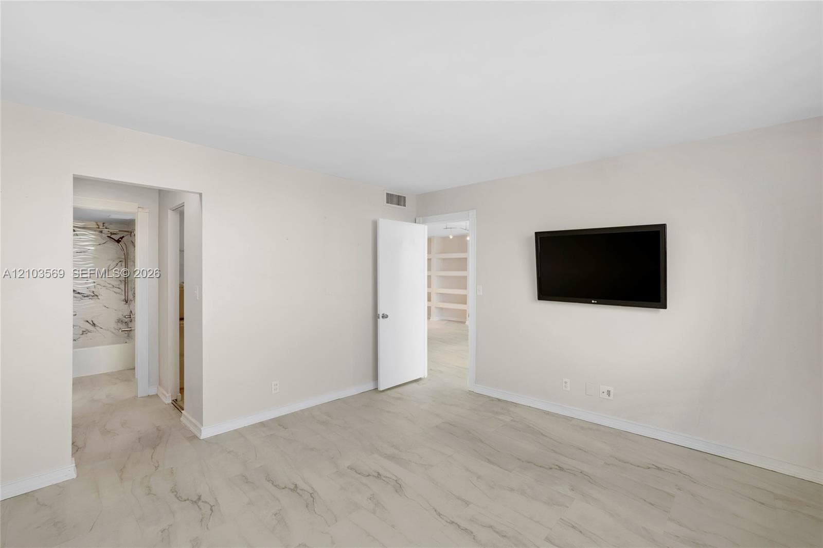 3703 NE 166th St 904 photo 25