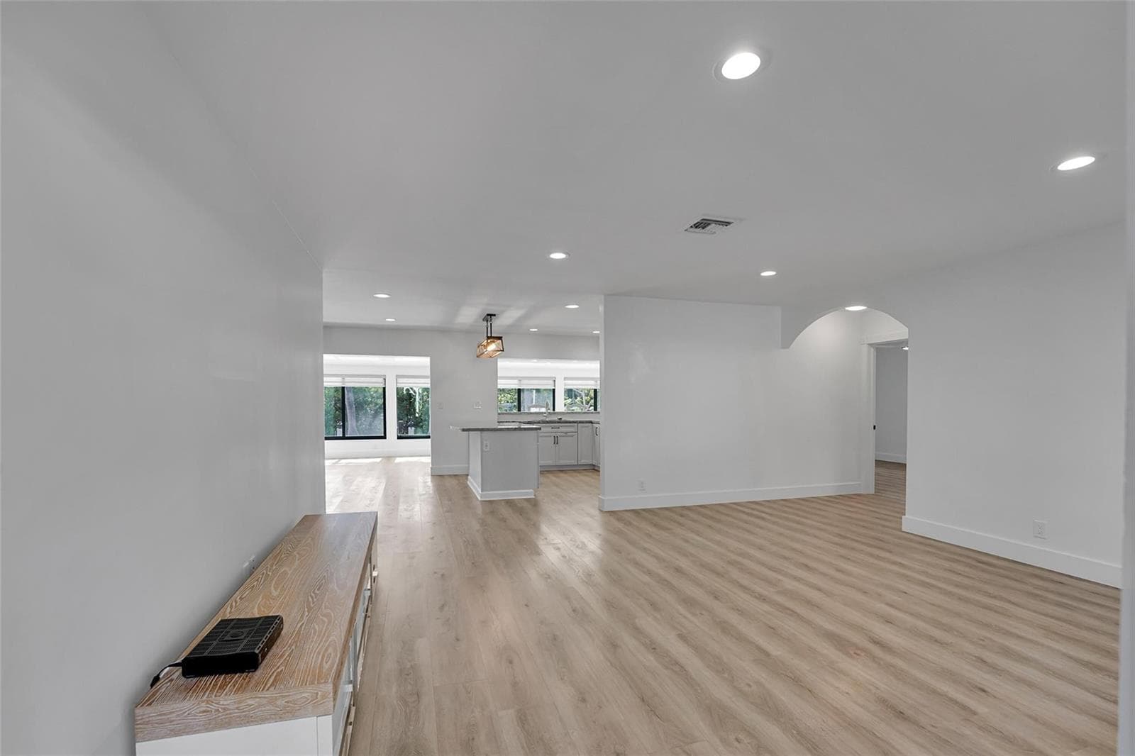956 SE 10th Court photo 6