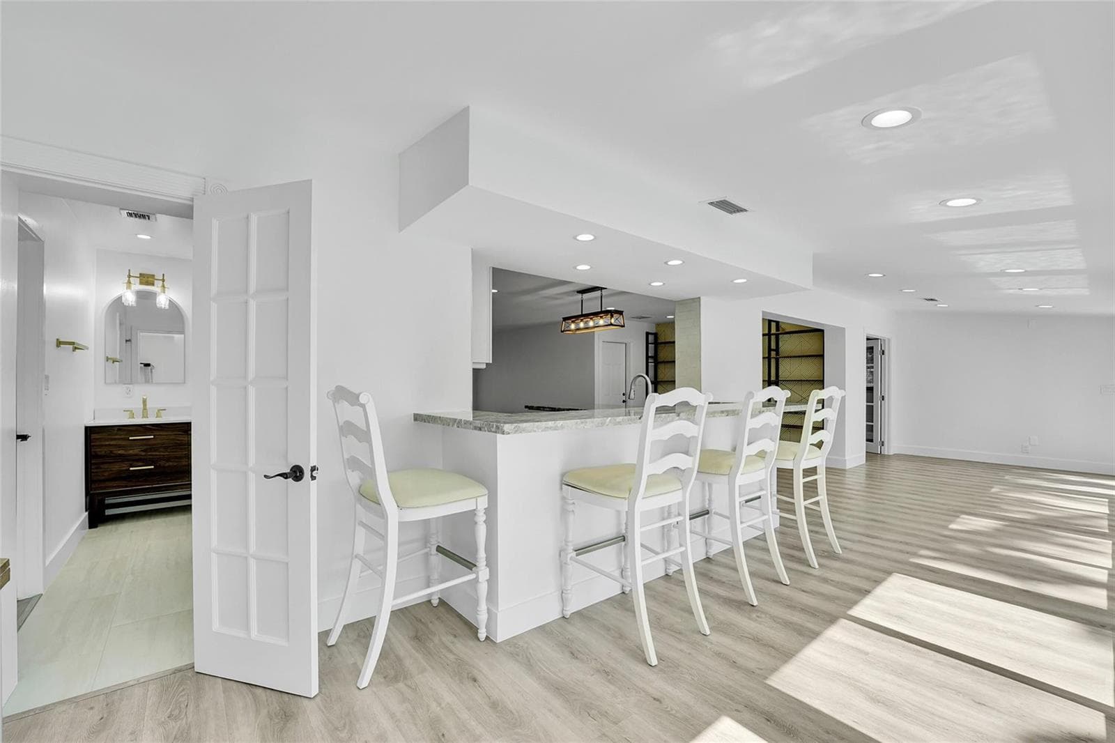 956 SE 10th Court photo 13