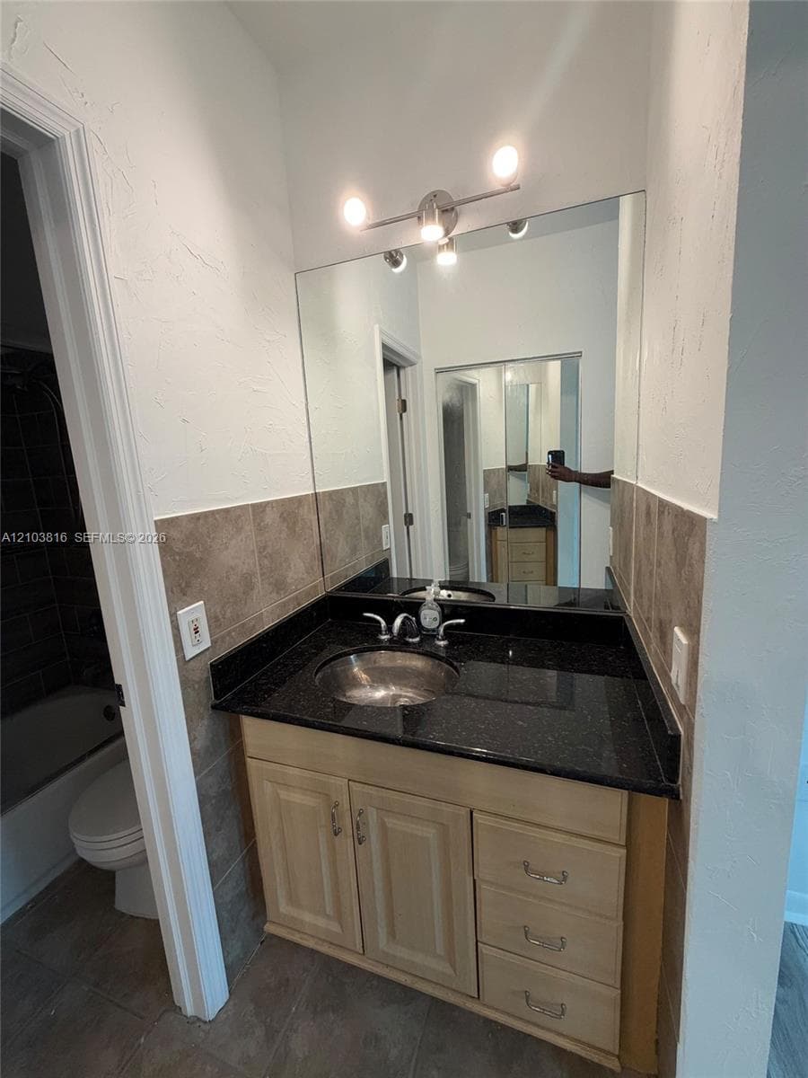 2408 NE 135th St 2408 photo 17