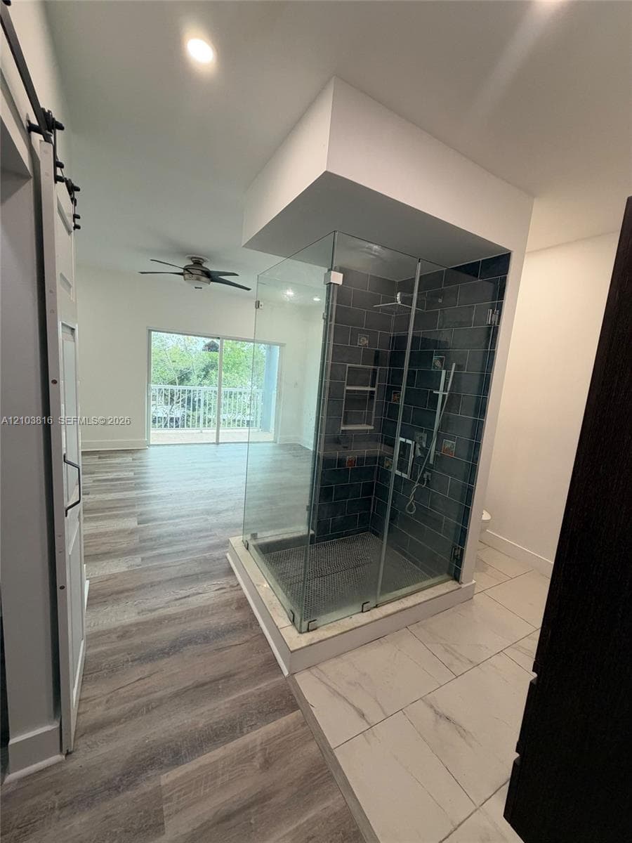 2408 NE 135th St 2408 photo 16