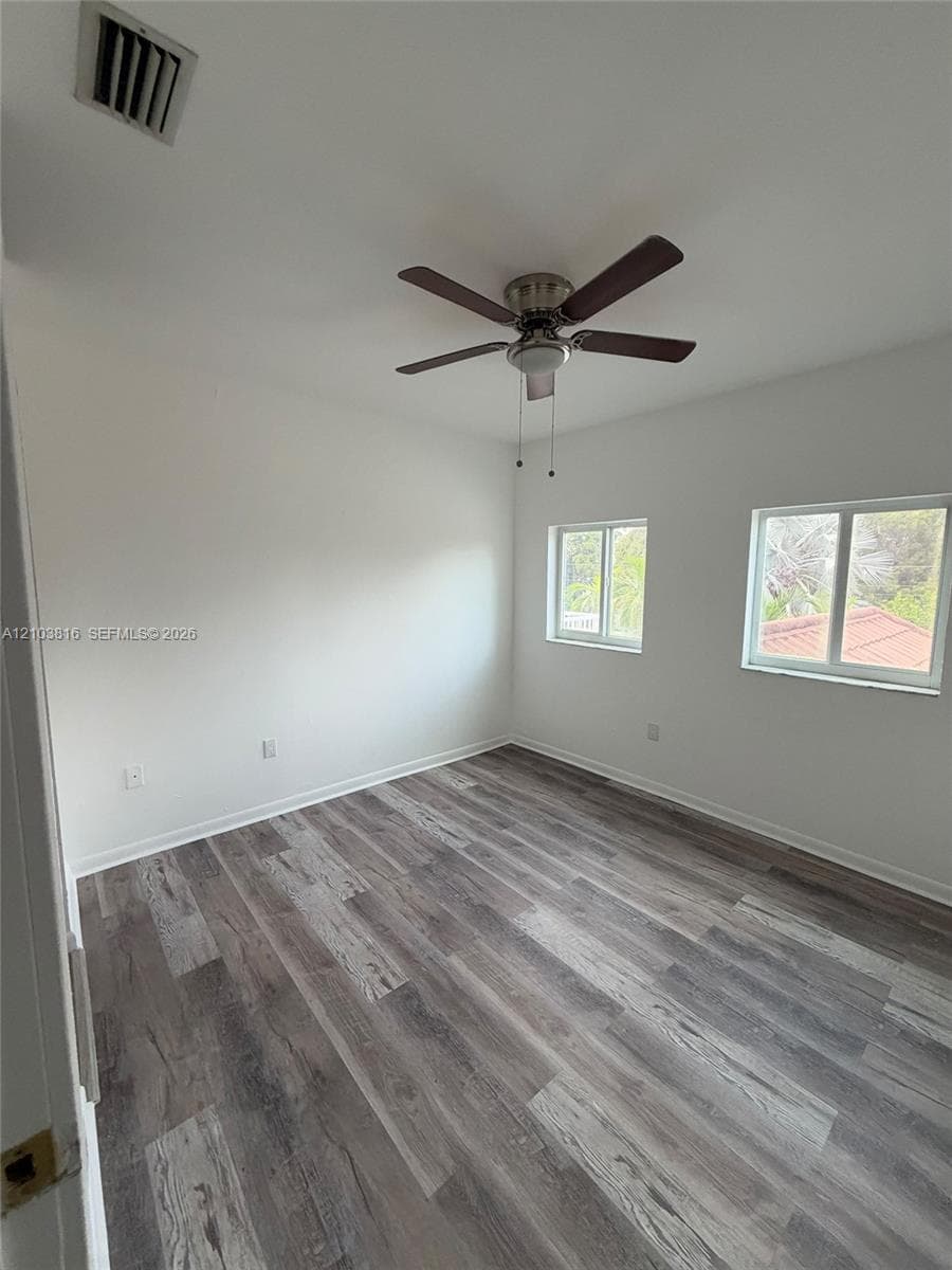 2408 NE 135th St 2408 photo 8