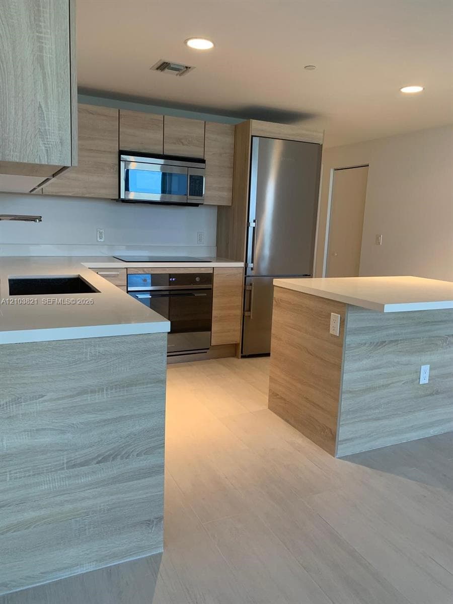 16385 Biscayne Blvd 2302 photo 2