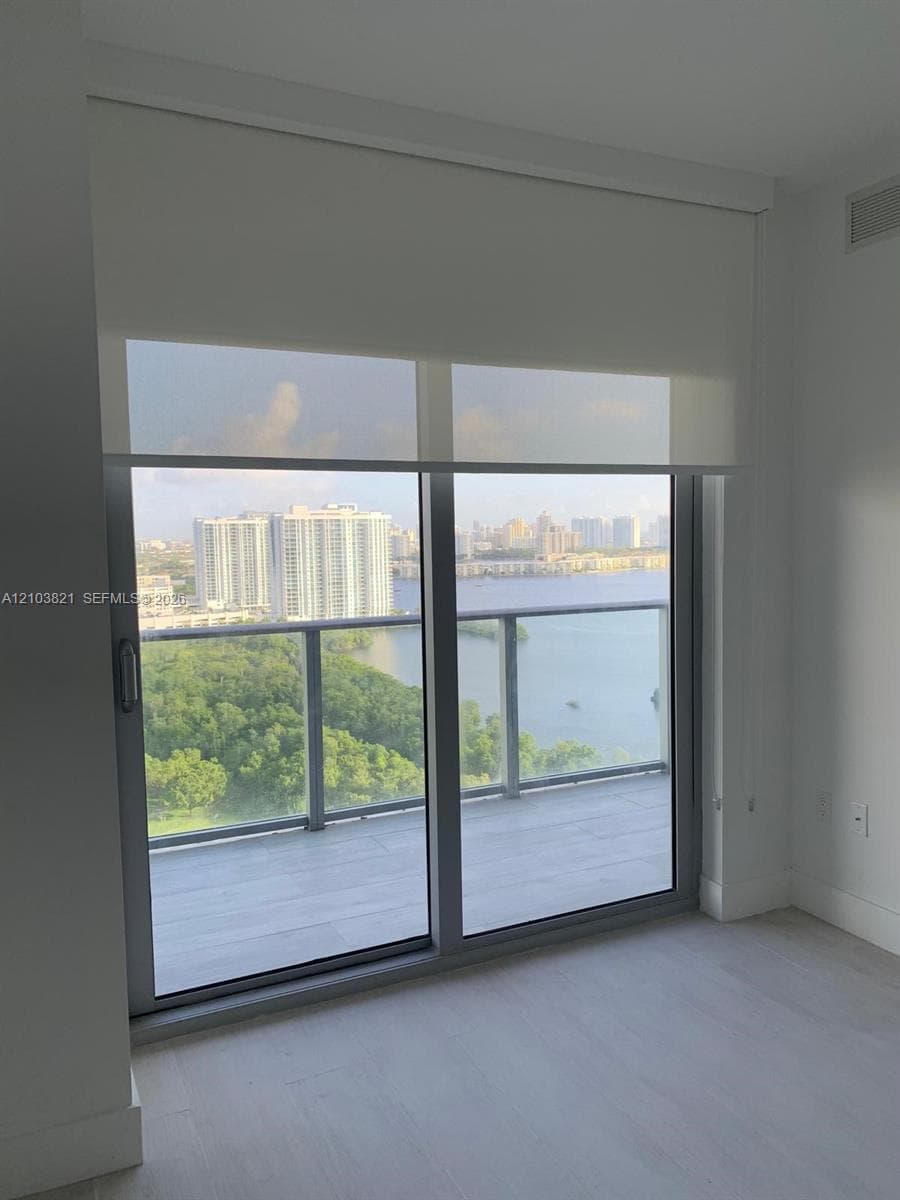 16385 Biscayne Blvd 2302 photo 12