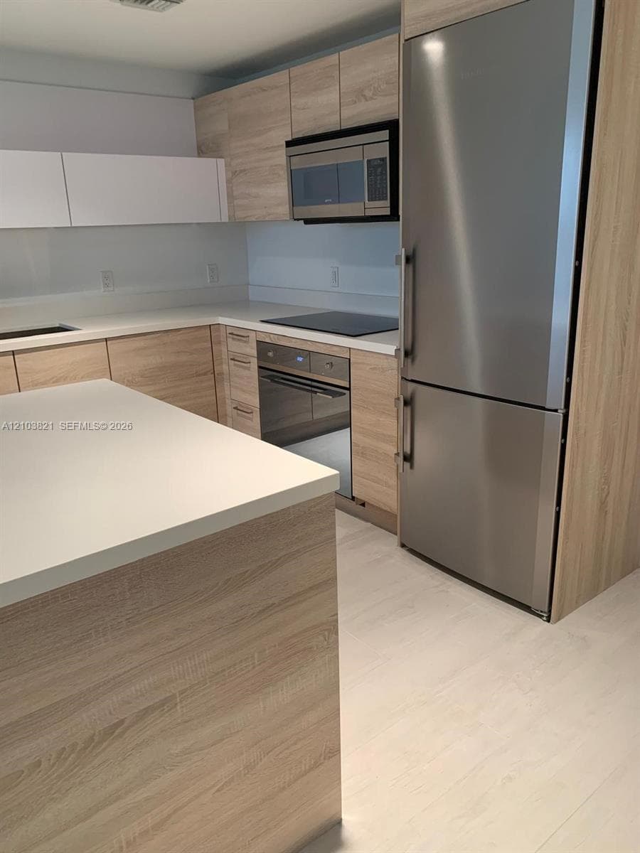 16385 Biscayne Blvd 2302 photo 3