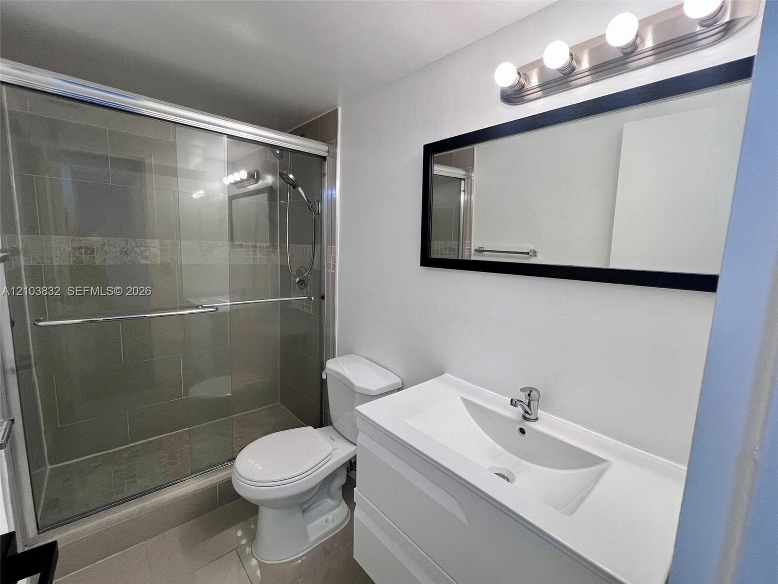 2020 NE 135th St 810 photo 8