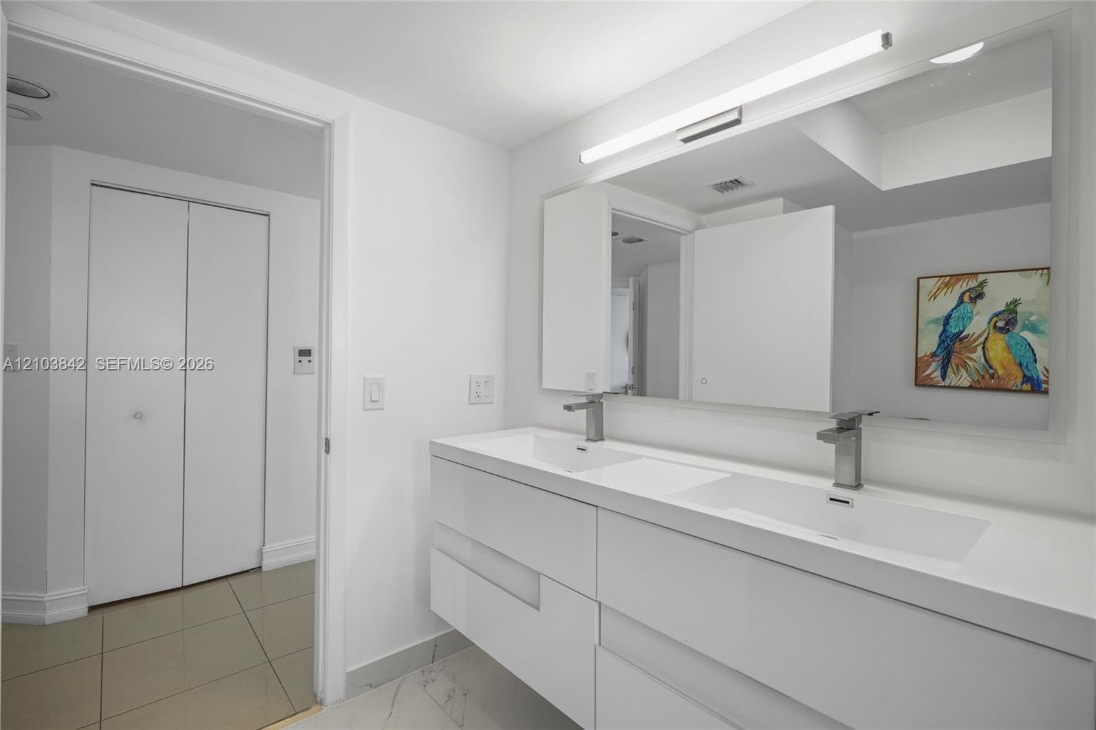 1000 W Island Blvd 504 photo 17