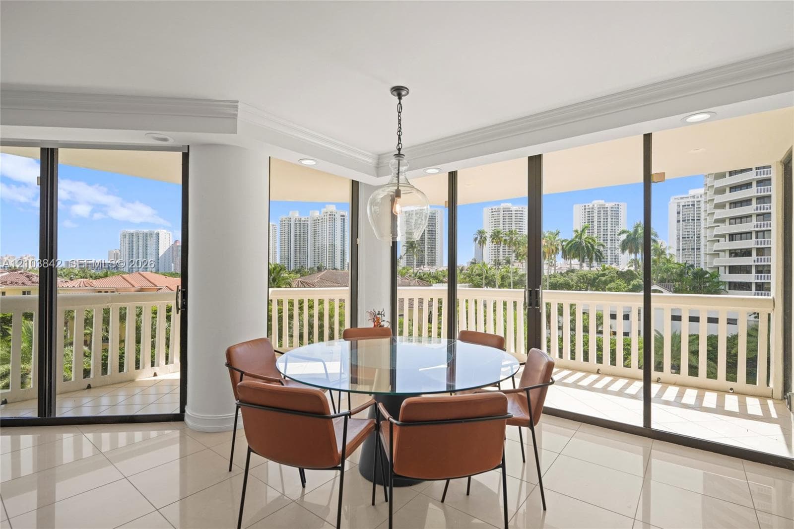 1000 W Island Blvd 504 photo 1