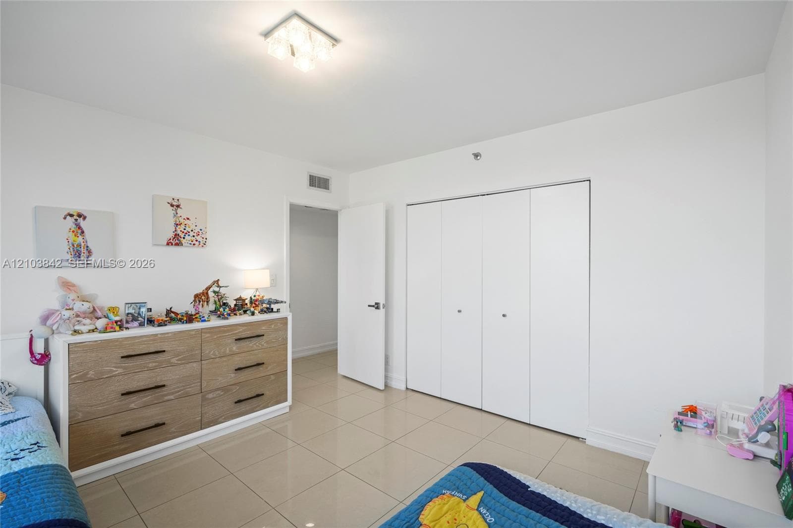 1000 W Island Blvd 504 photo 24