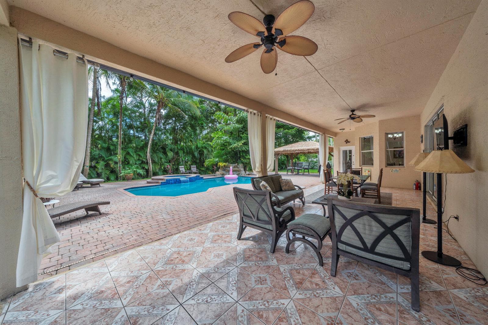 15250 Temple Boulevard photo 18
