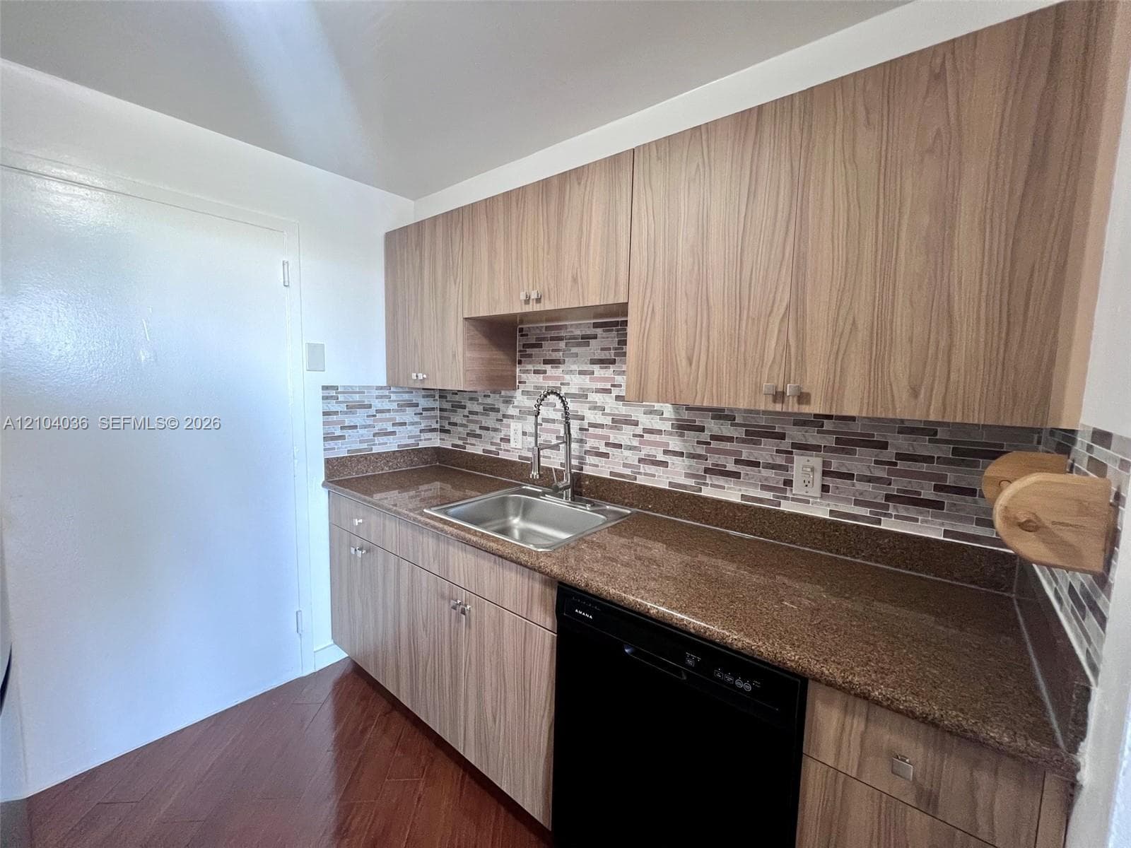 2020 NE 135th St 810 photo 5