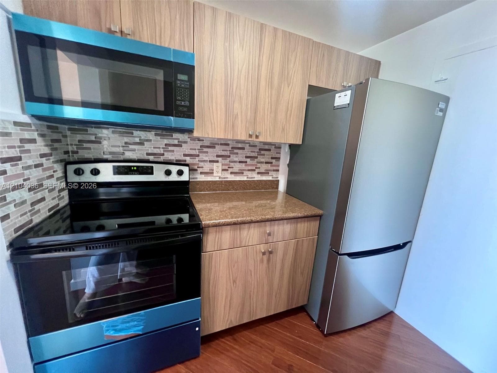 2020 NE 135th St 810 photo 4