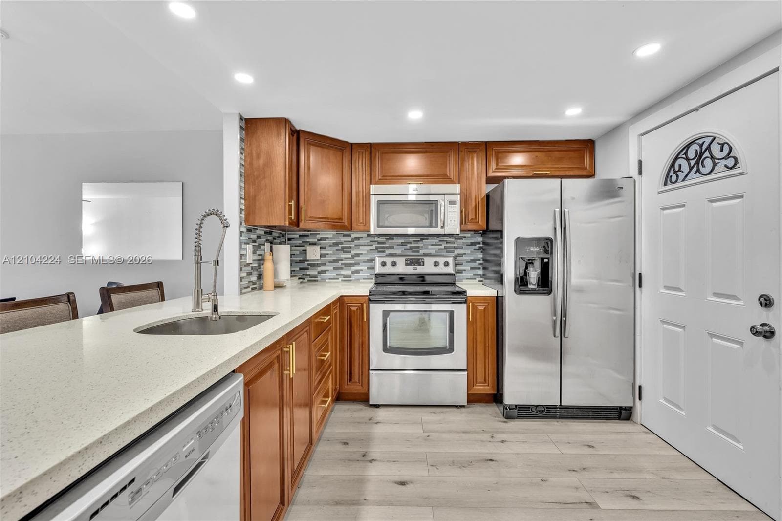 3849 NE 169th St 406 photo 4