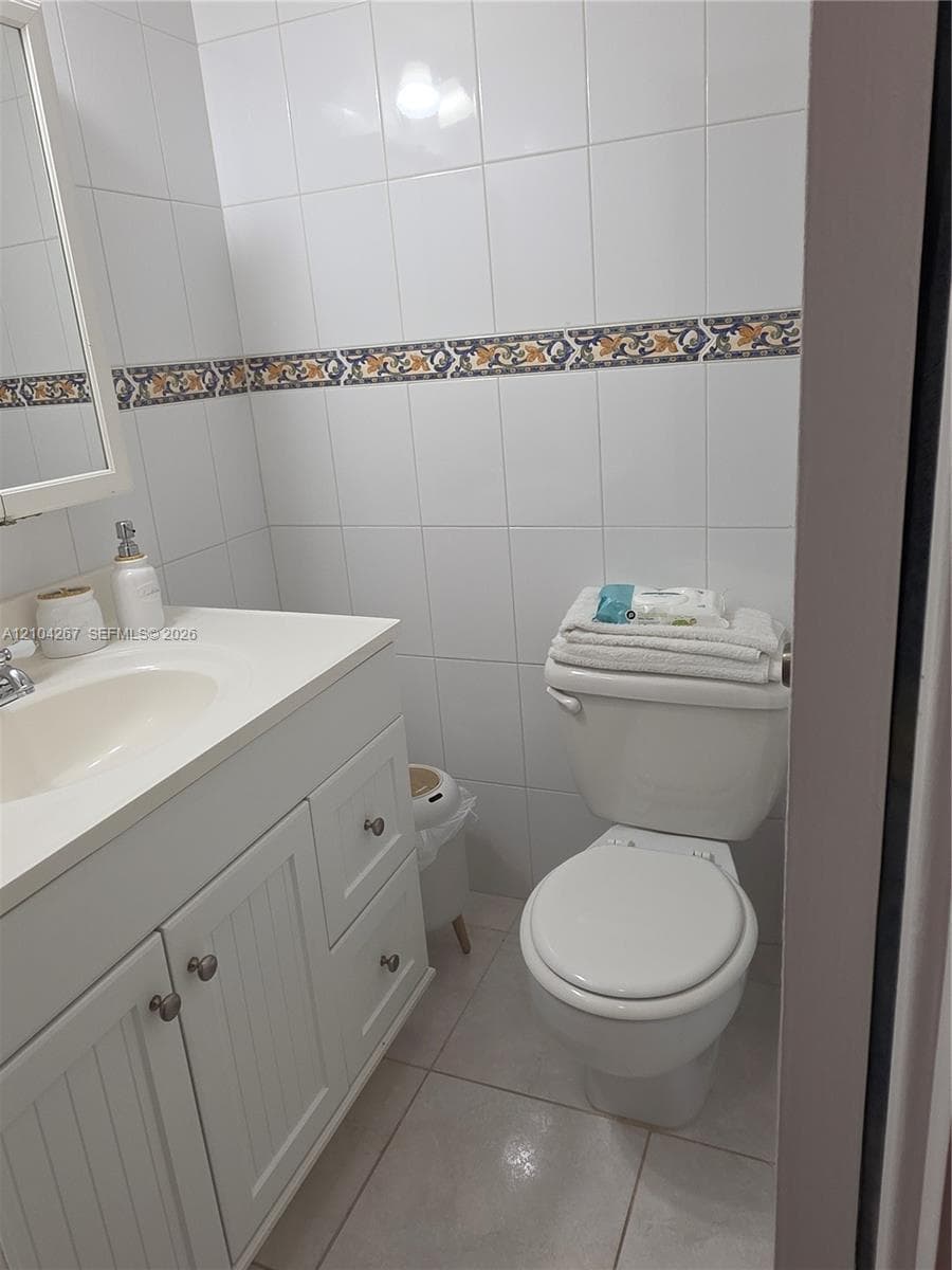 1985 S Ocean Dr 14K photo 9