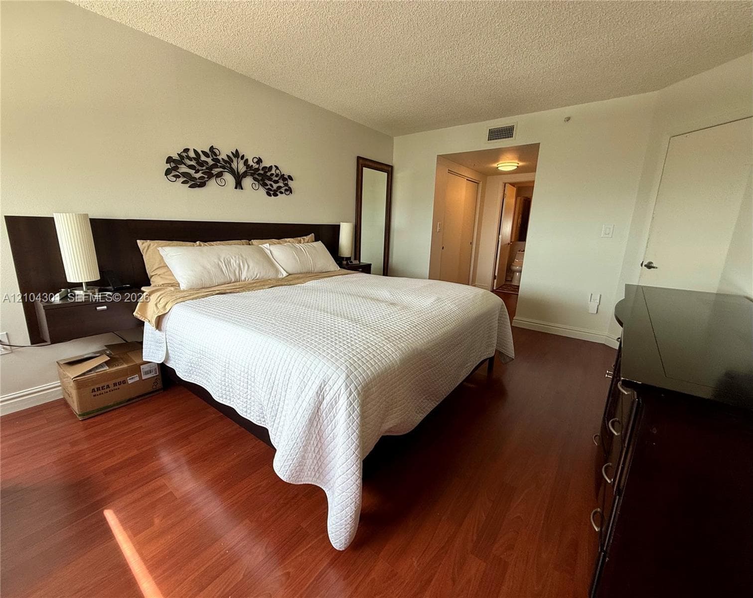 650 West Ave 2712 photo 5