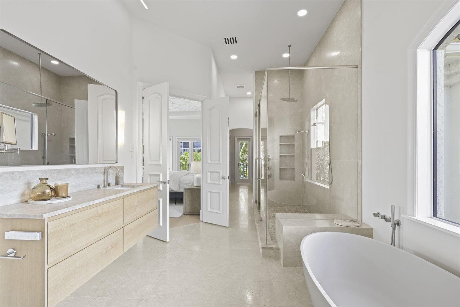 1010 Grand Court photo 23