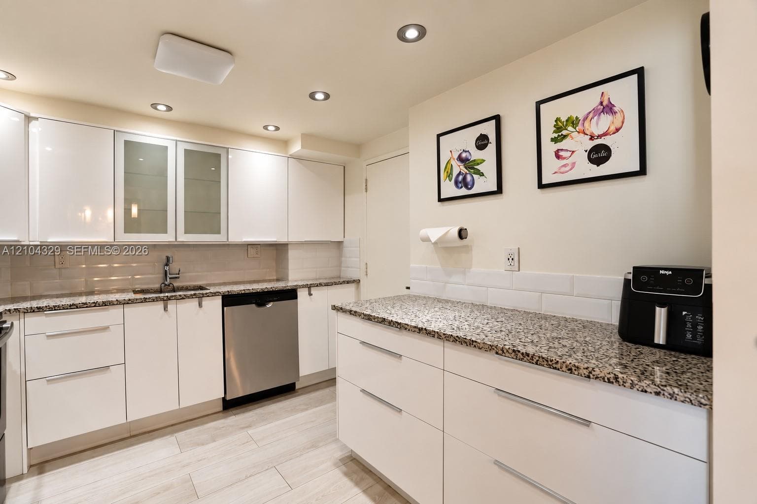 500 Bayview Dr 1123 photo 13