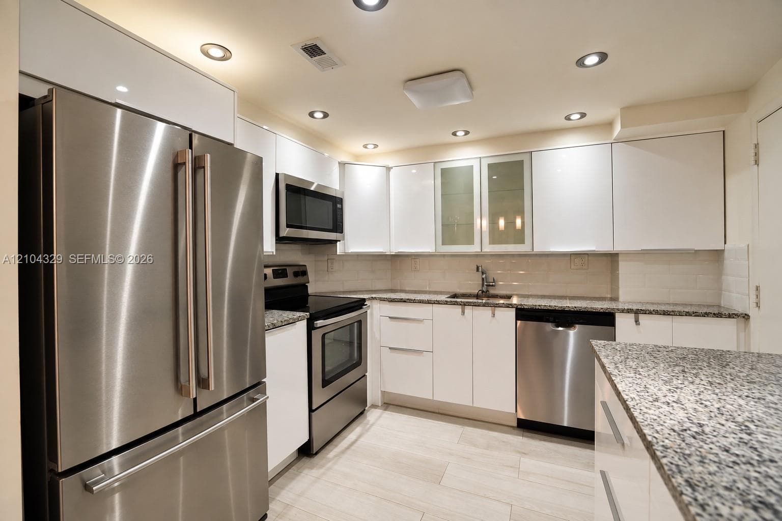 500 Bayview Dr 1123 photo 14