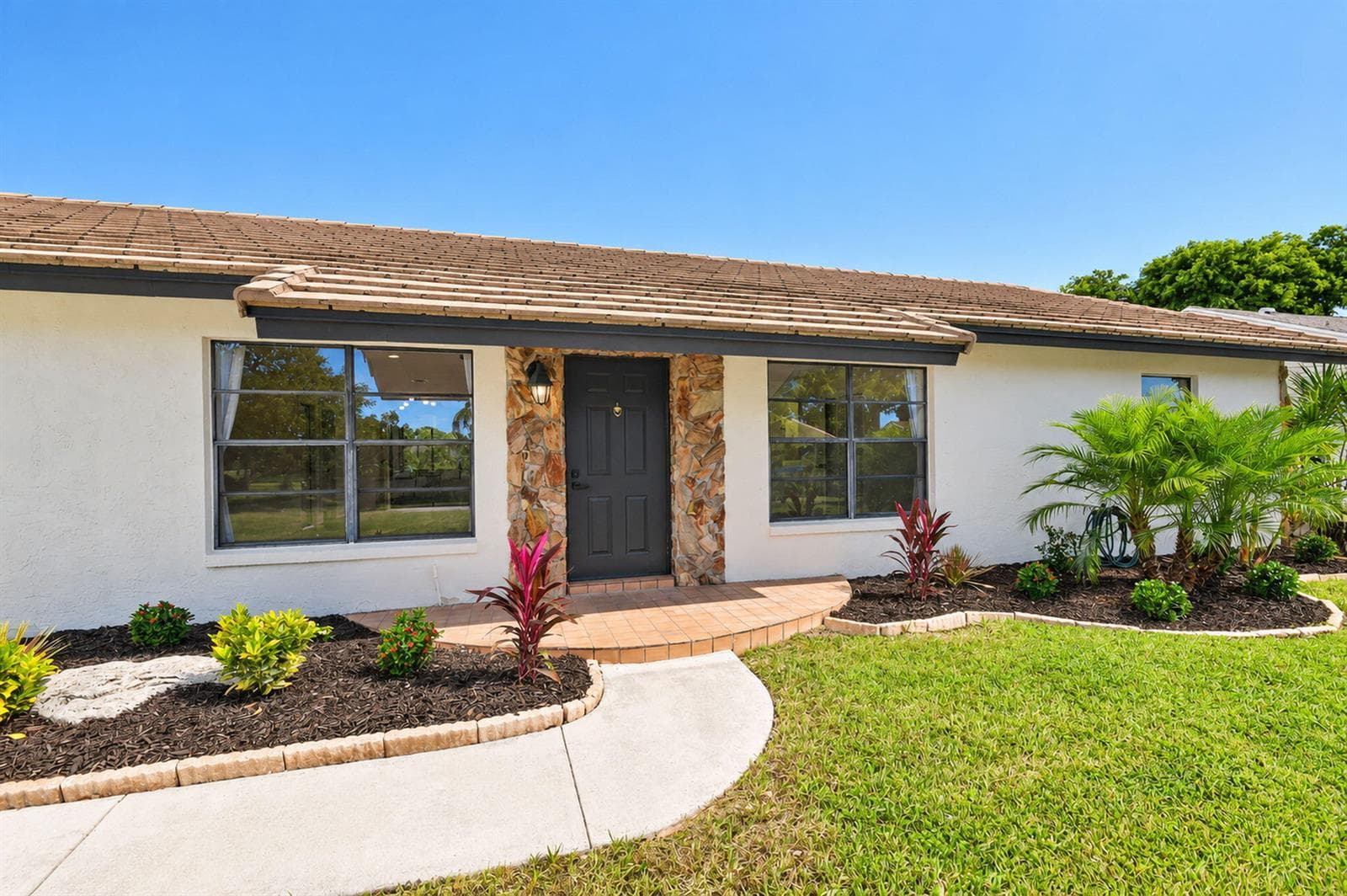 8213 Rose Marie Avenue W photo 4
