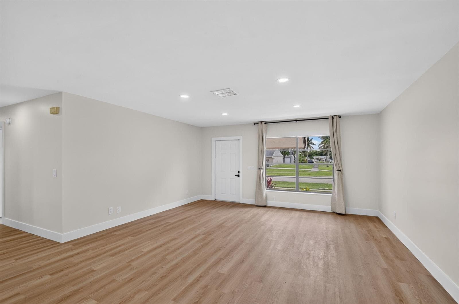 8213 Rose Marie Avenue W photo 8