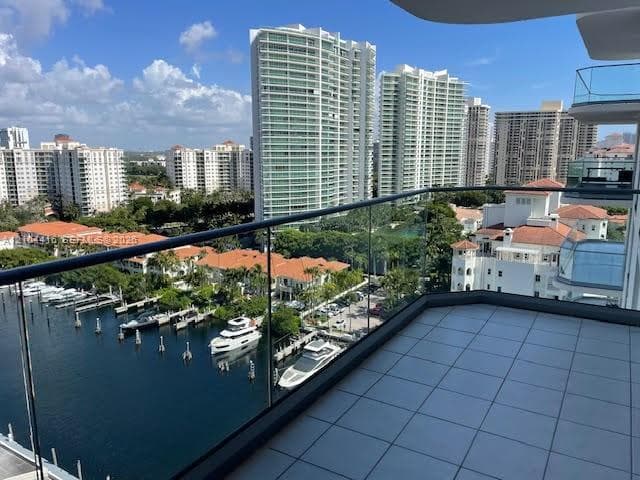 19707 Turnberry Way 18L photo 2