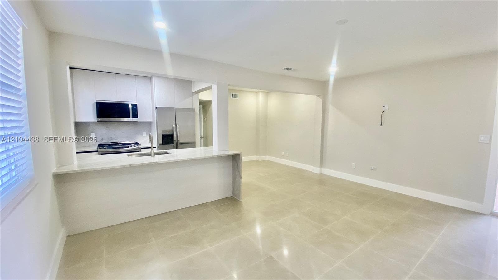 8540 Byron Ave 1A photo 2