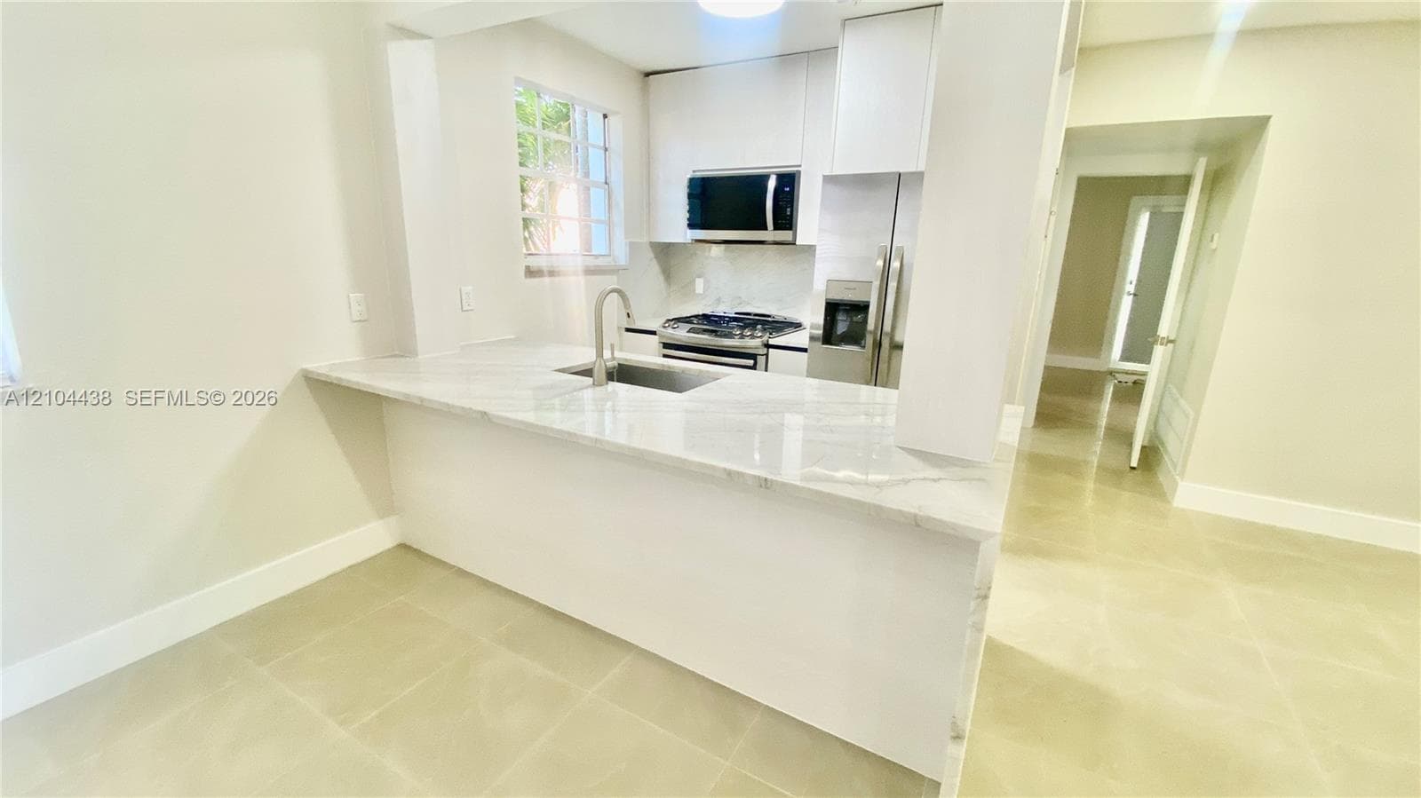 8540 Byron Ave 1A photo 4
