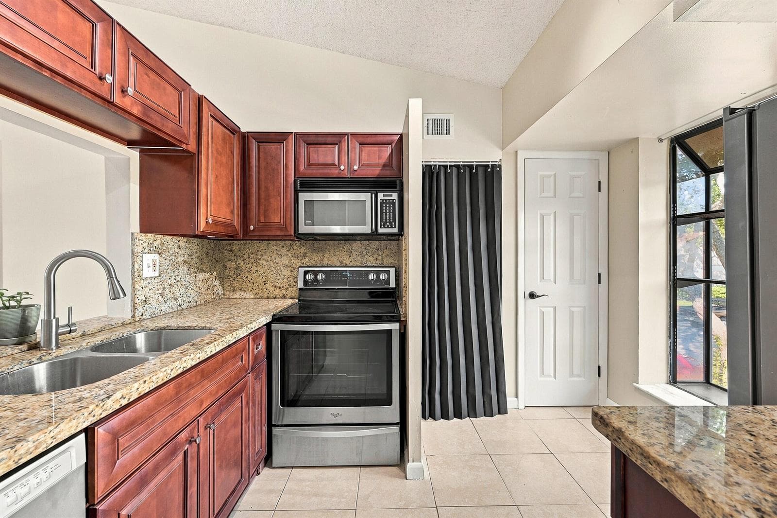 717 Gardens Drive 206 photo 7